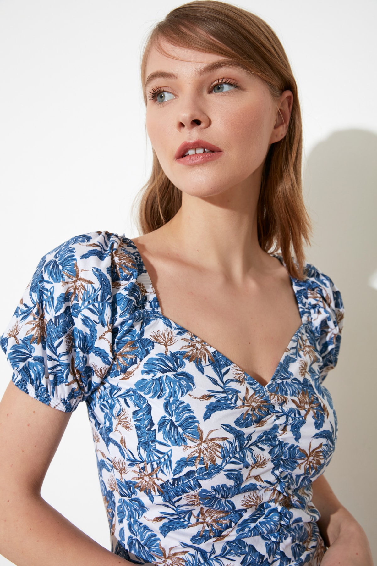 Trendyol Multicolored Ruffles detaliate floral model rochie