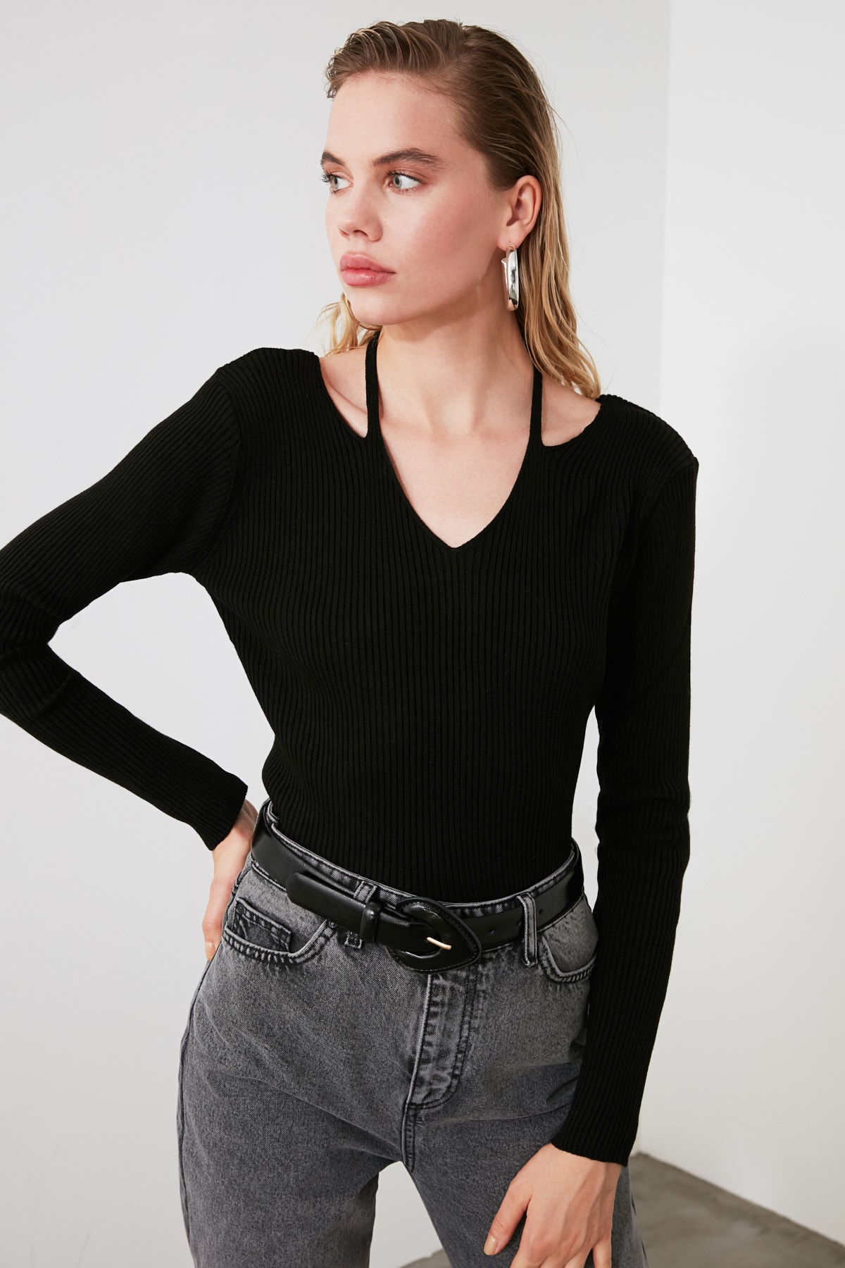 Trendyol Black Cut Out Detailed Knitwear Sweater