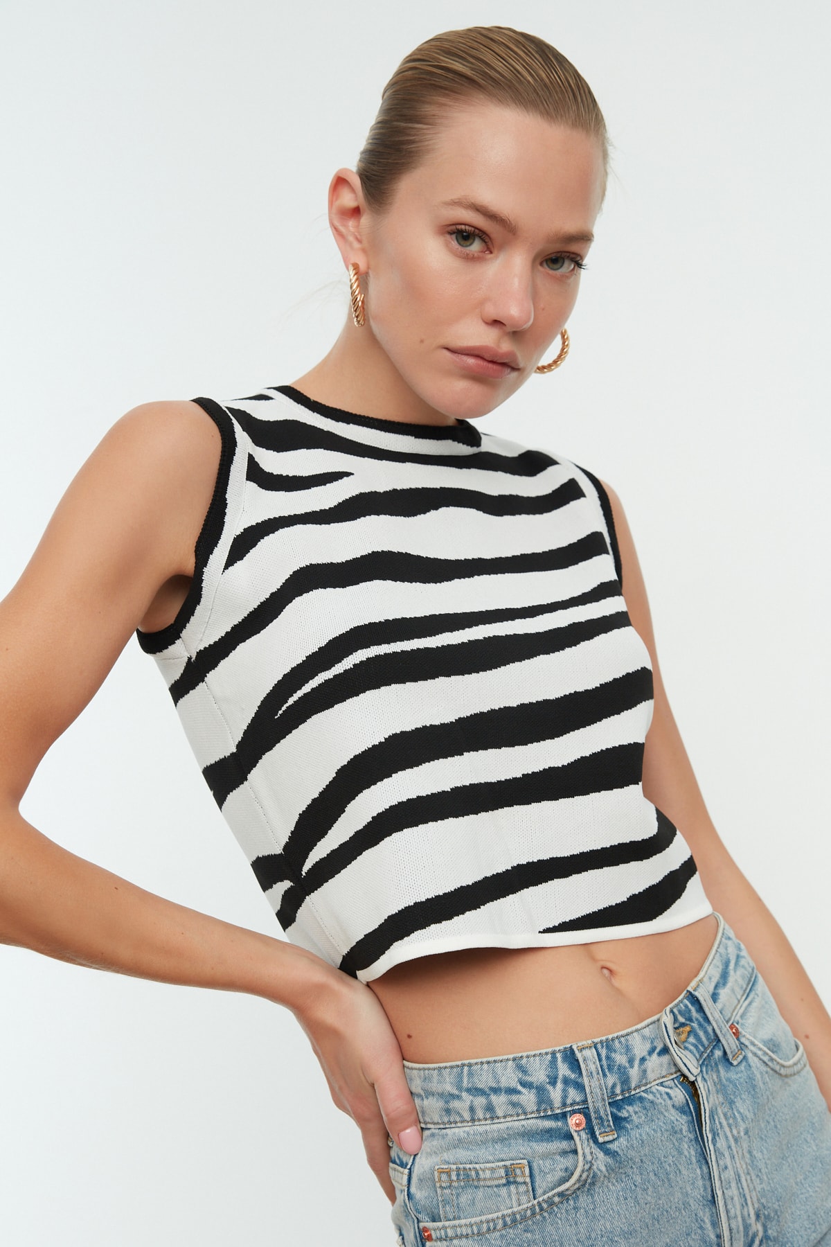 Trendyol Ecru Crop Knitwear Blouse