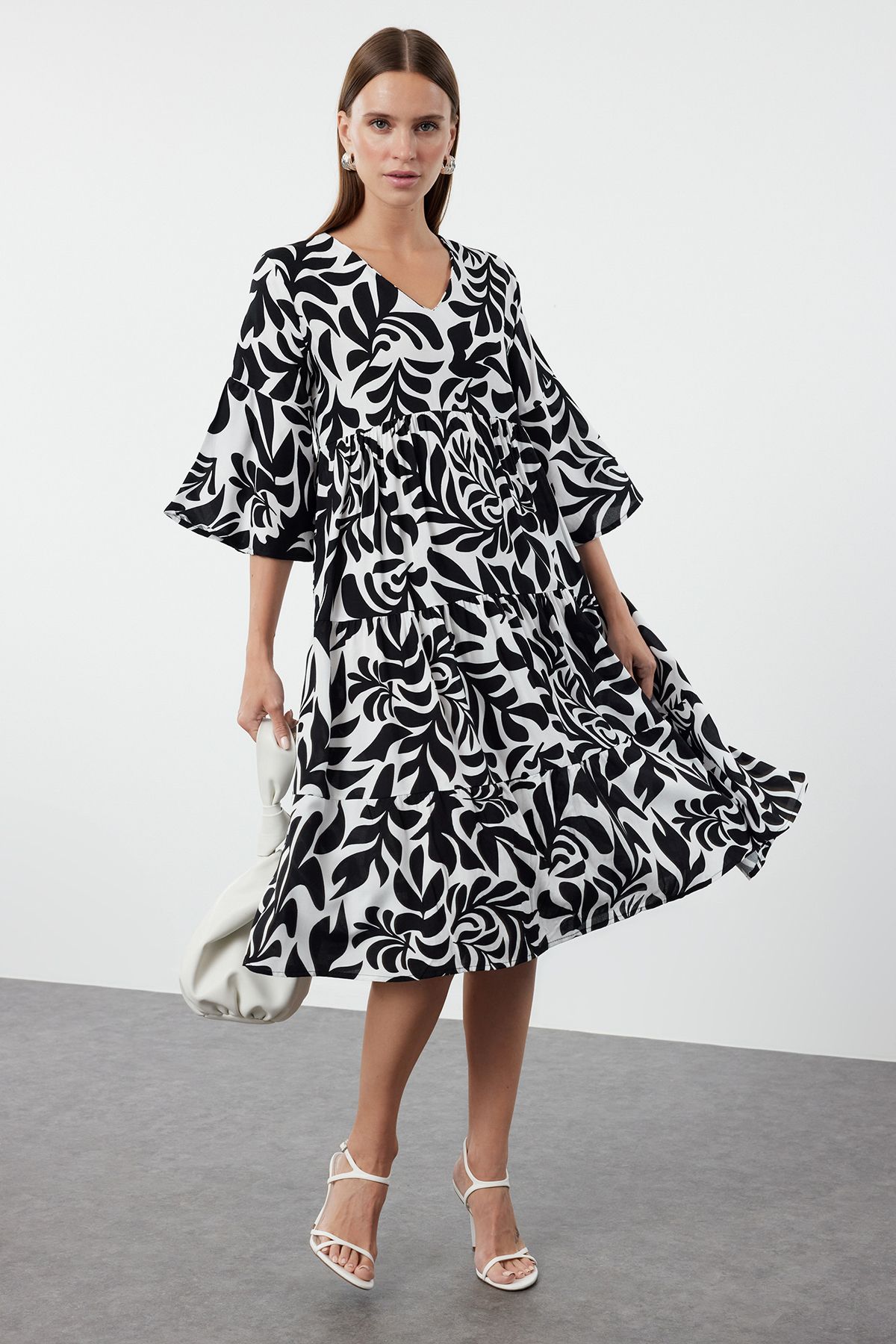 Trendyol Black Floral Patterned Wide Cut V-Neck Woven Dress