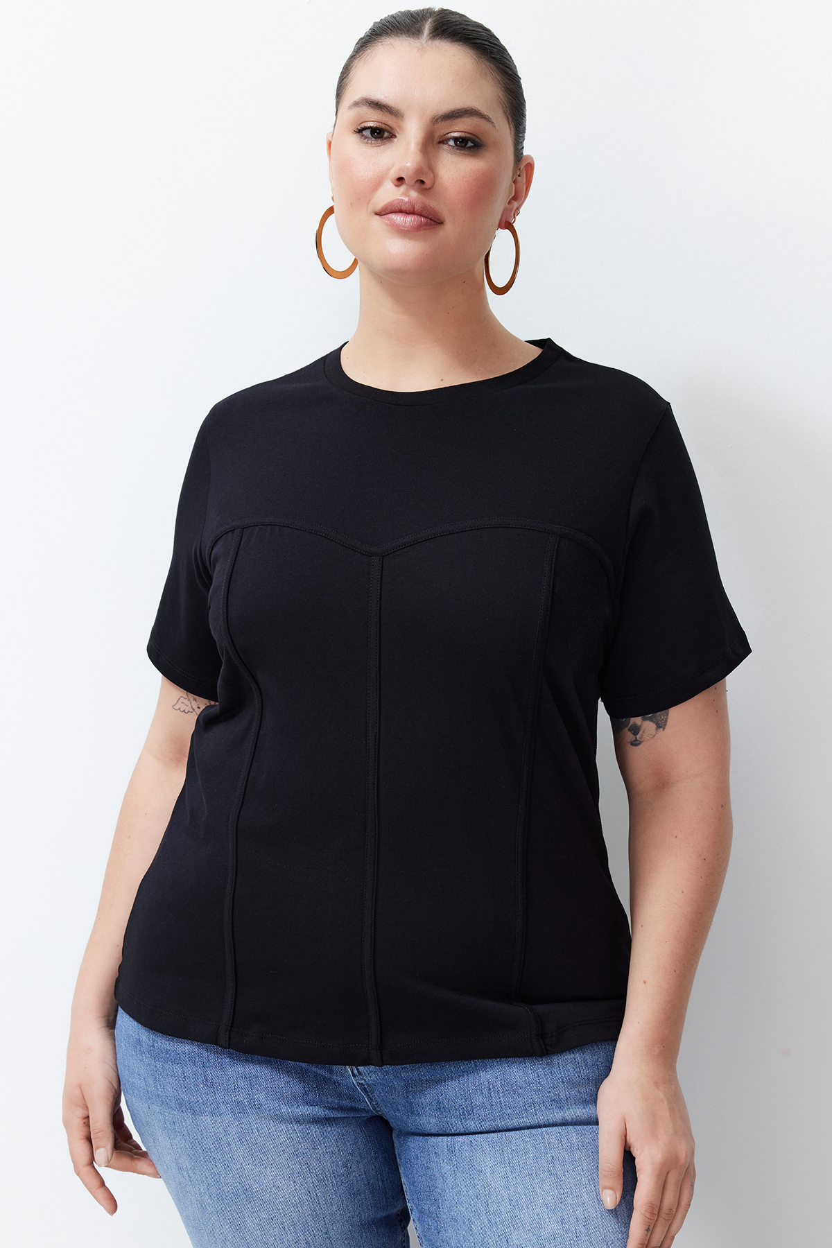 Levně Trendyol Curve Black Piping Detailed Knitted T-shirt