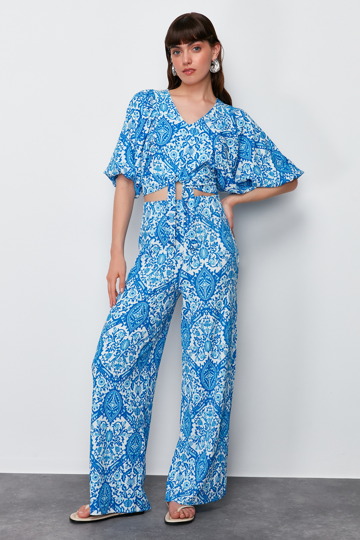 Trendyol Blue Printed V Neck Balloon Sleeve Relaxed/Comfortable Cut Textured Flexible Knitted Two Piece Set