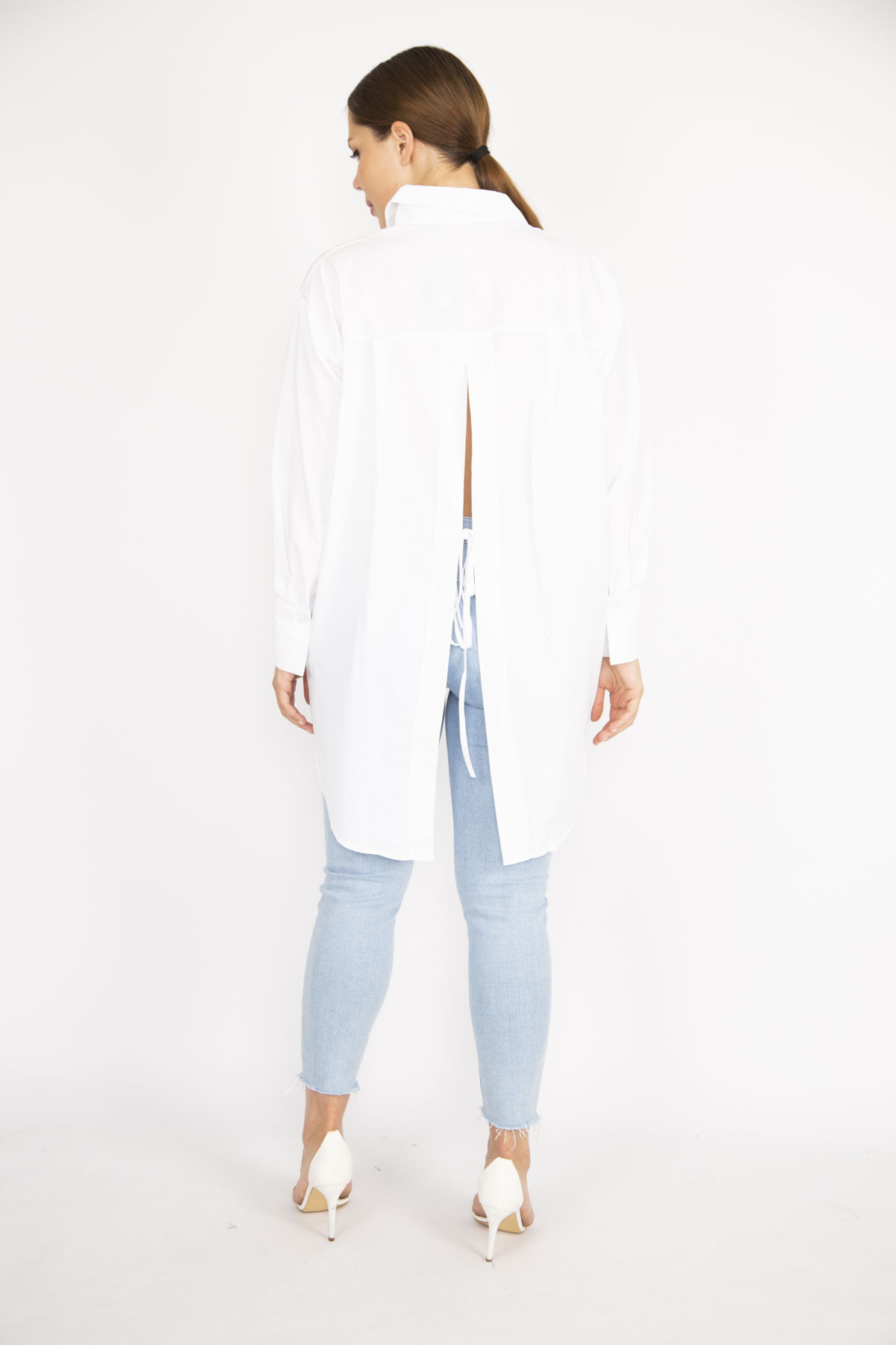 Şans Women's Plus Size White Shirt with a slit and lace detail in the back and front button down