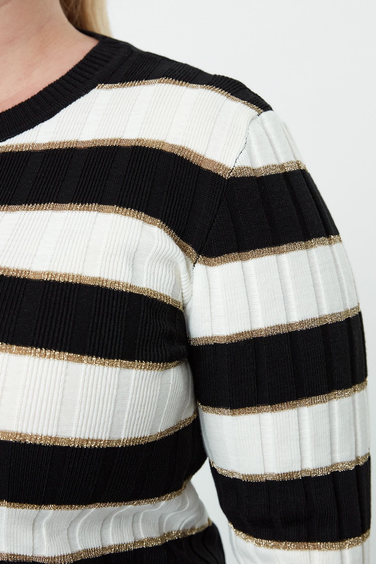 Trendyol Curve Black-Ecru Striped Crew Neck Knitwear Sweater
