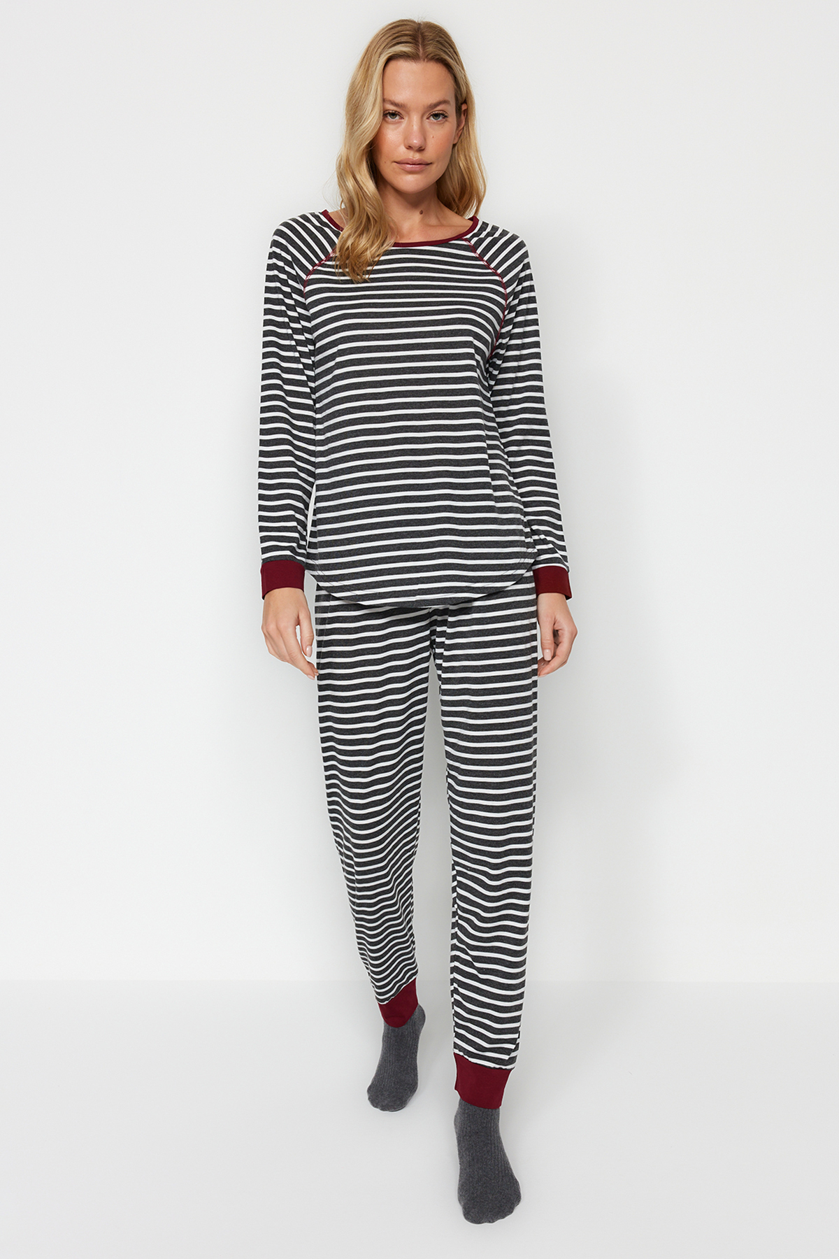 Levně Trendyol Anthracite Multicolored Cotton Striped Tshirt-Jogger Knitted Pajama Set