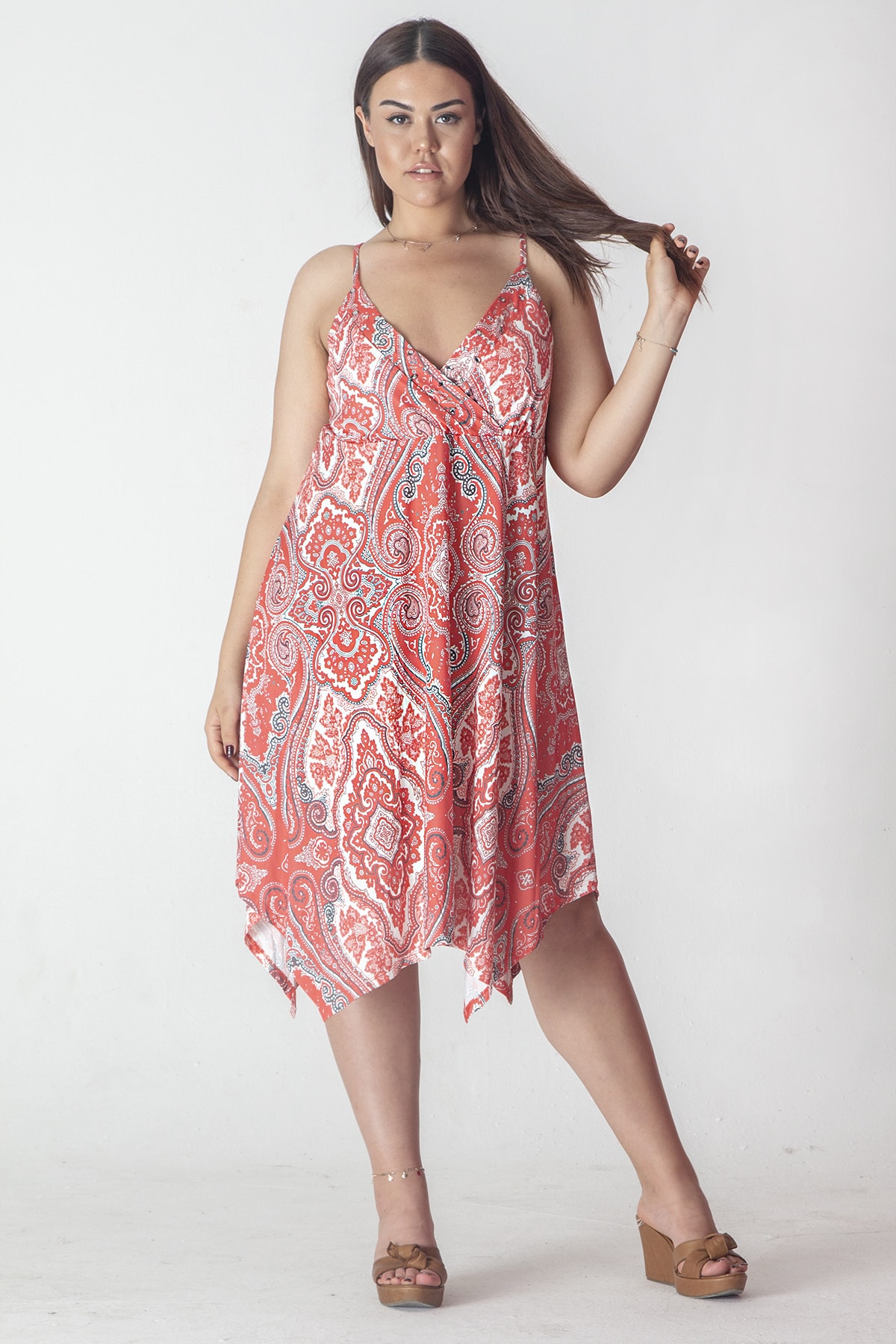 Levně Şans Women's Plus Size Pomegranate Rope Straps Asymmetrical Dress
