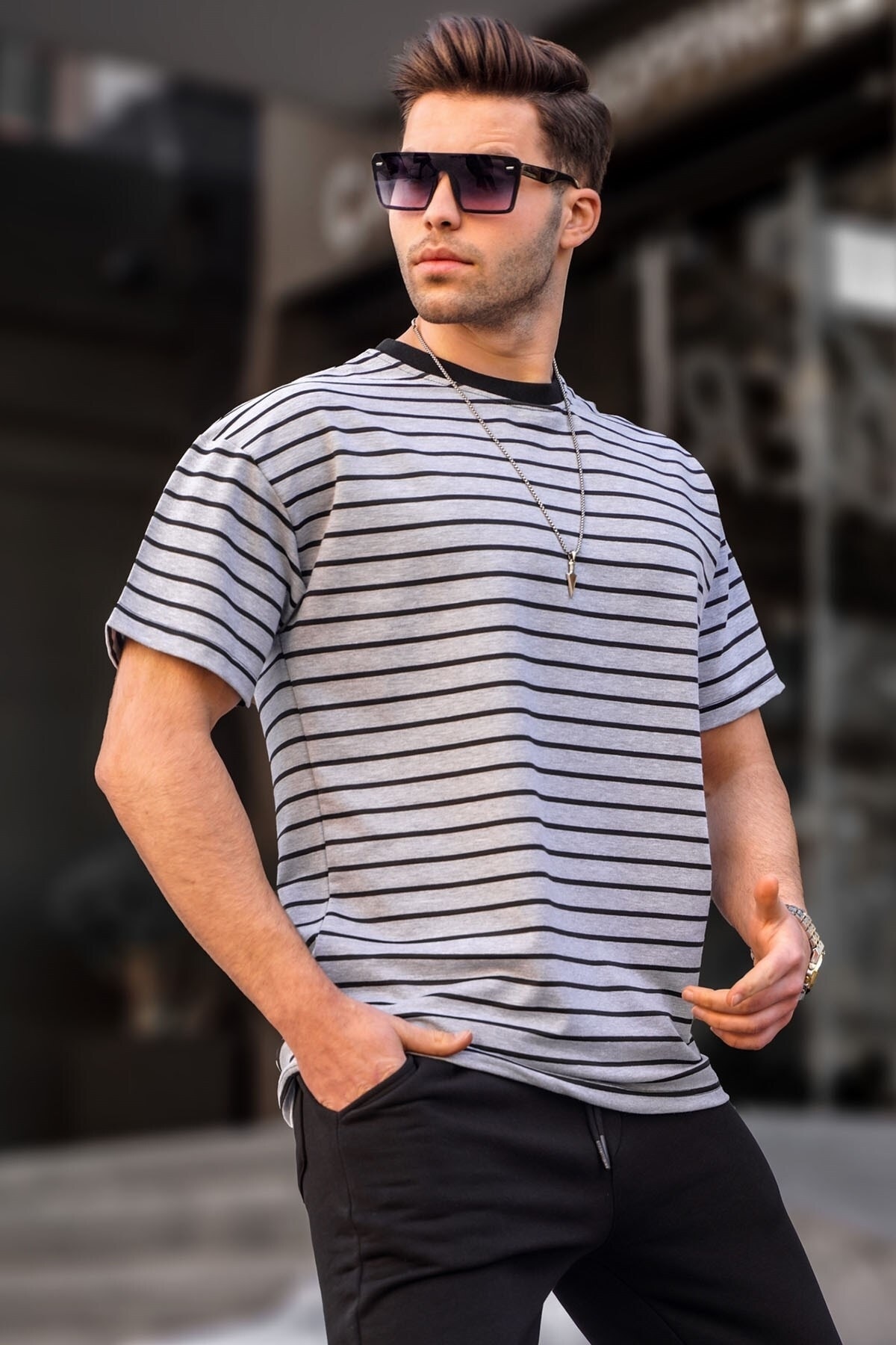 Levně Madmext Men's Gray Crew Neck Striped Basic T-Shirt 6064