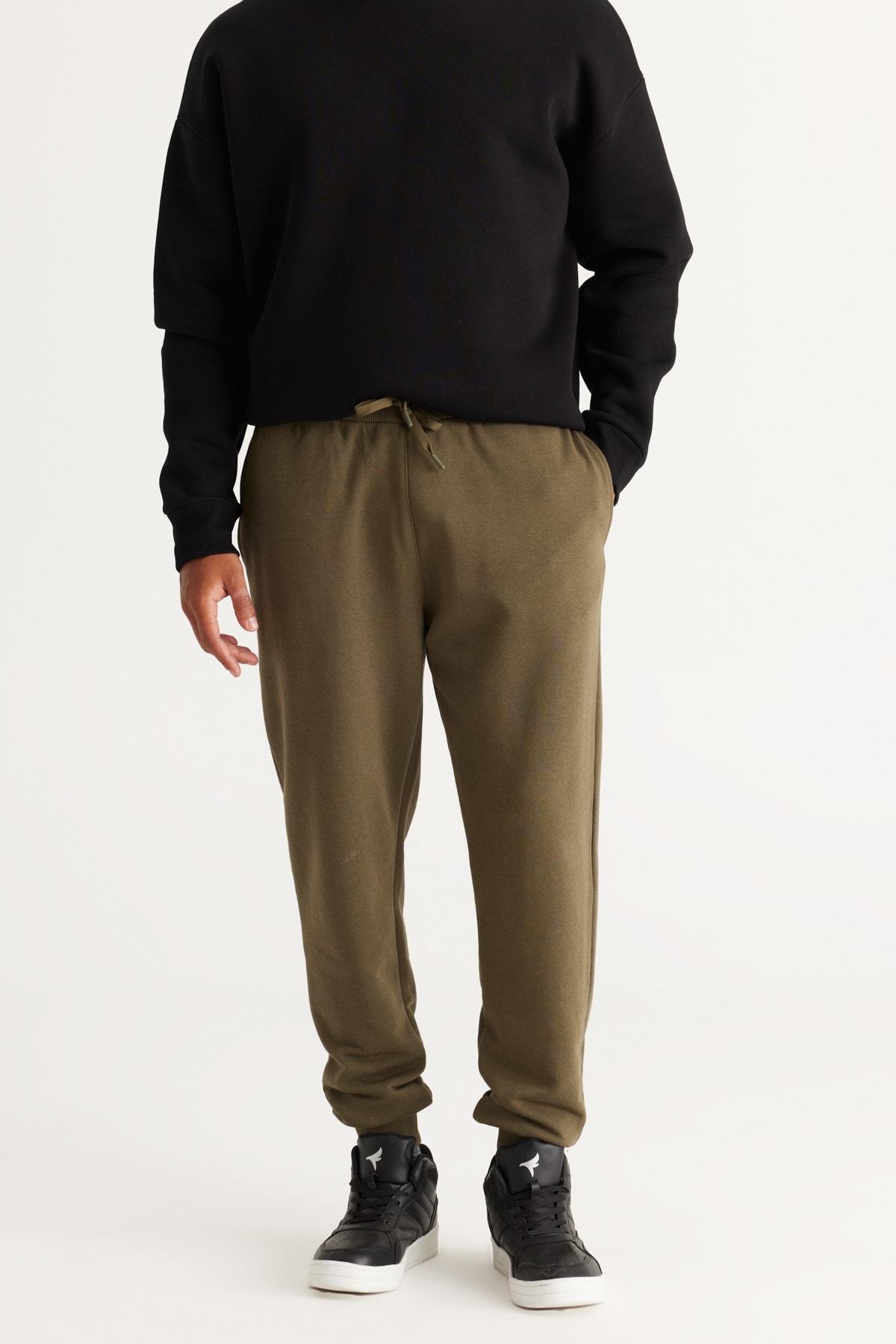 Levně AC&Co / Altınyıldız Classics Men's Khaki Standard Fit Normal Cut Comfortable Cotton Sweatpants with Side Pockets.