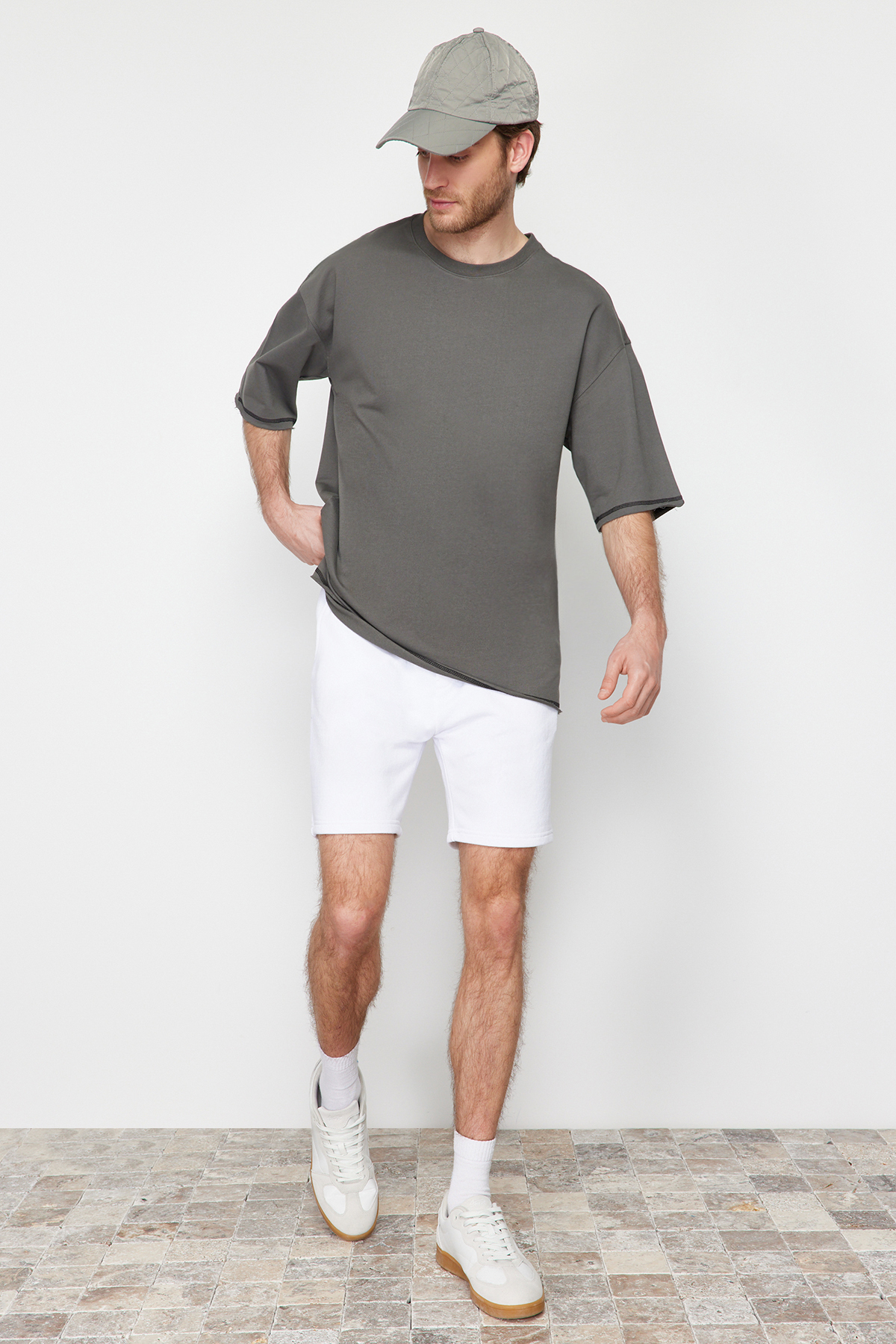 Levně Trendyol White Regular/Normal Fit Basic Shorts