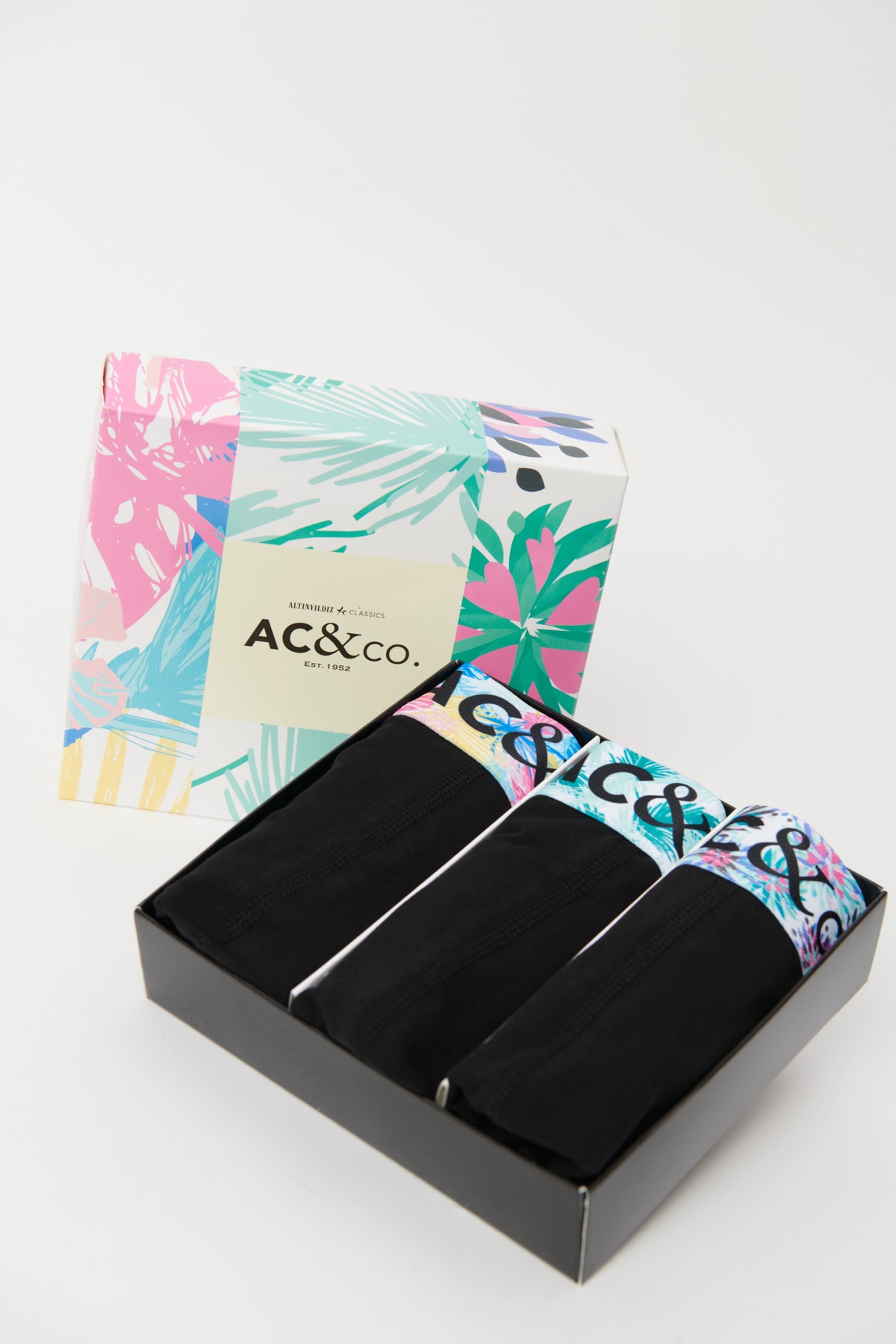 Levně AC&Co / Altınyıldız Classics Men's Black 3-Pack Special Gift Boxed Cotton Flexible Boxer