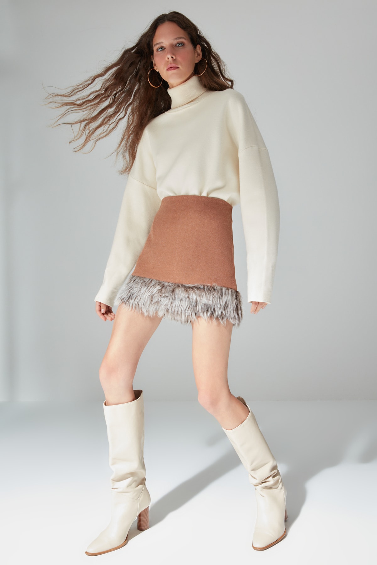Levně Trendyol Camel Hem Plush Detailed Super Mini Woven Skirt