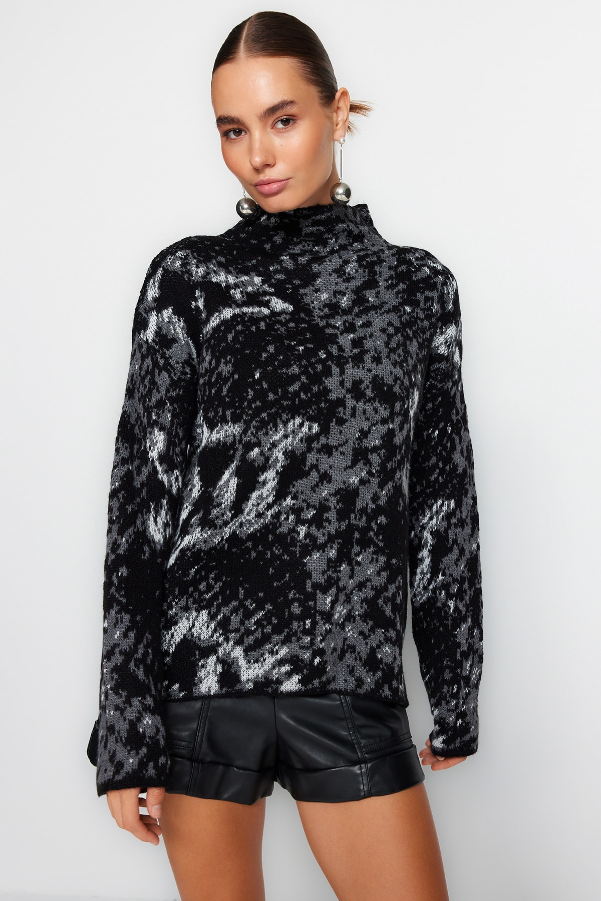 Trendyol Sweater - Black - Regular fit