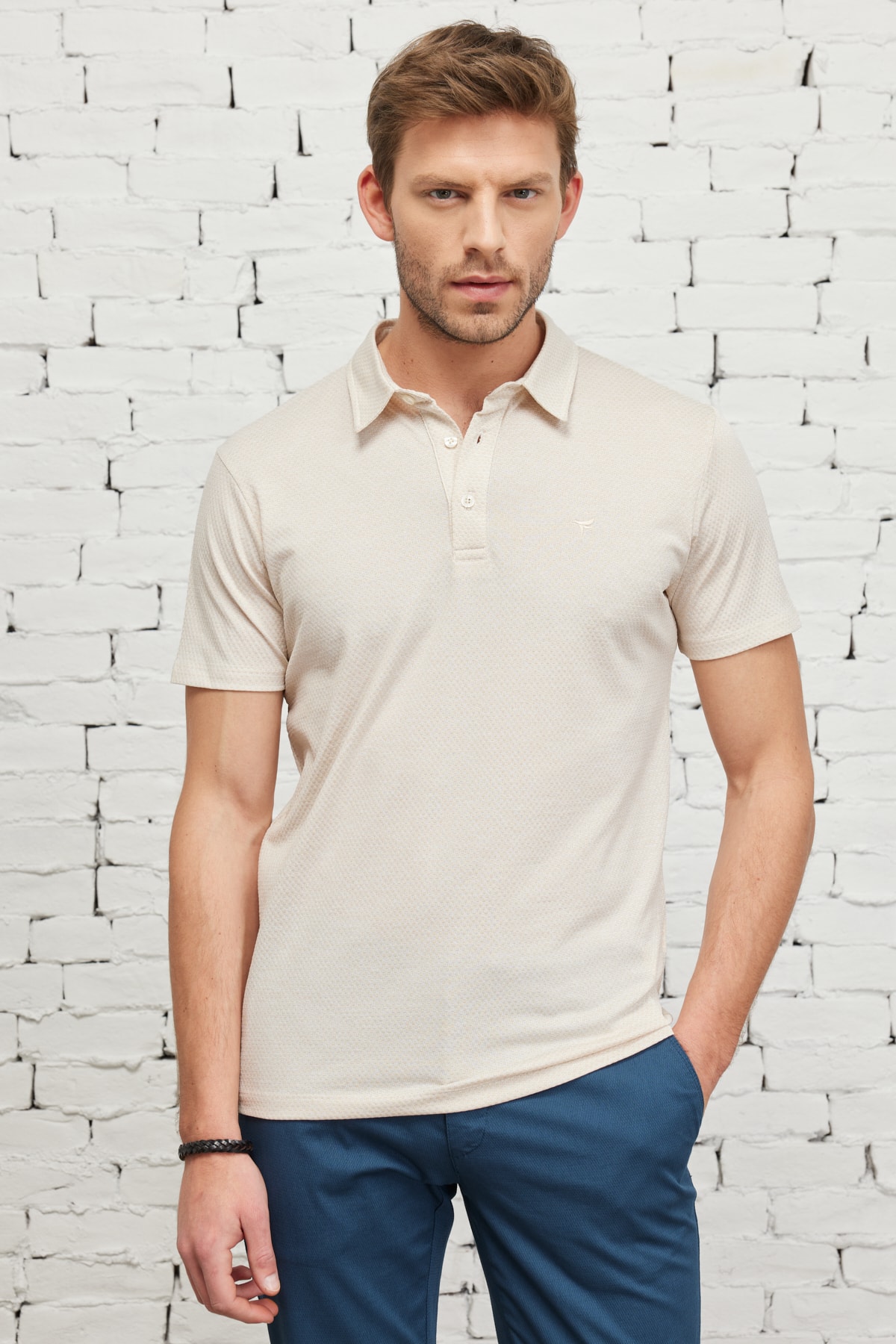 Levně AC&Co / Altınyıldız Classics Men's Beige-white Easily Ironable Slim Fit Slim Fit Polo Neck Short Sleeved Jacquard T-Shirt.