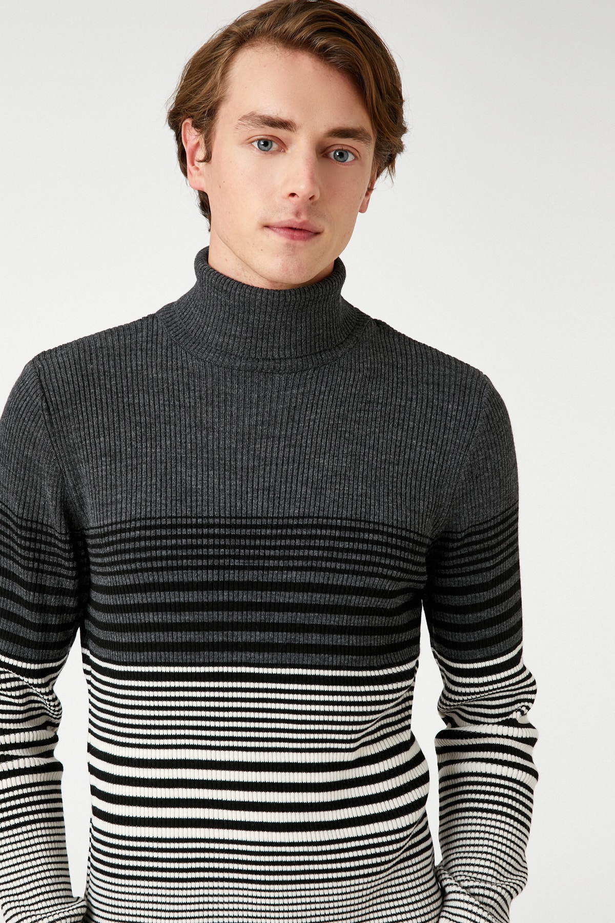 Levně Koton Basic Knitwear Sweater Turtleneck Color Blocked
