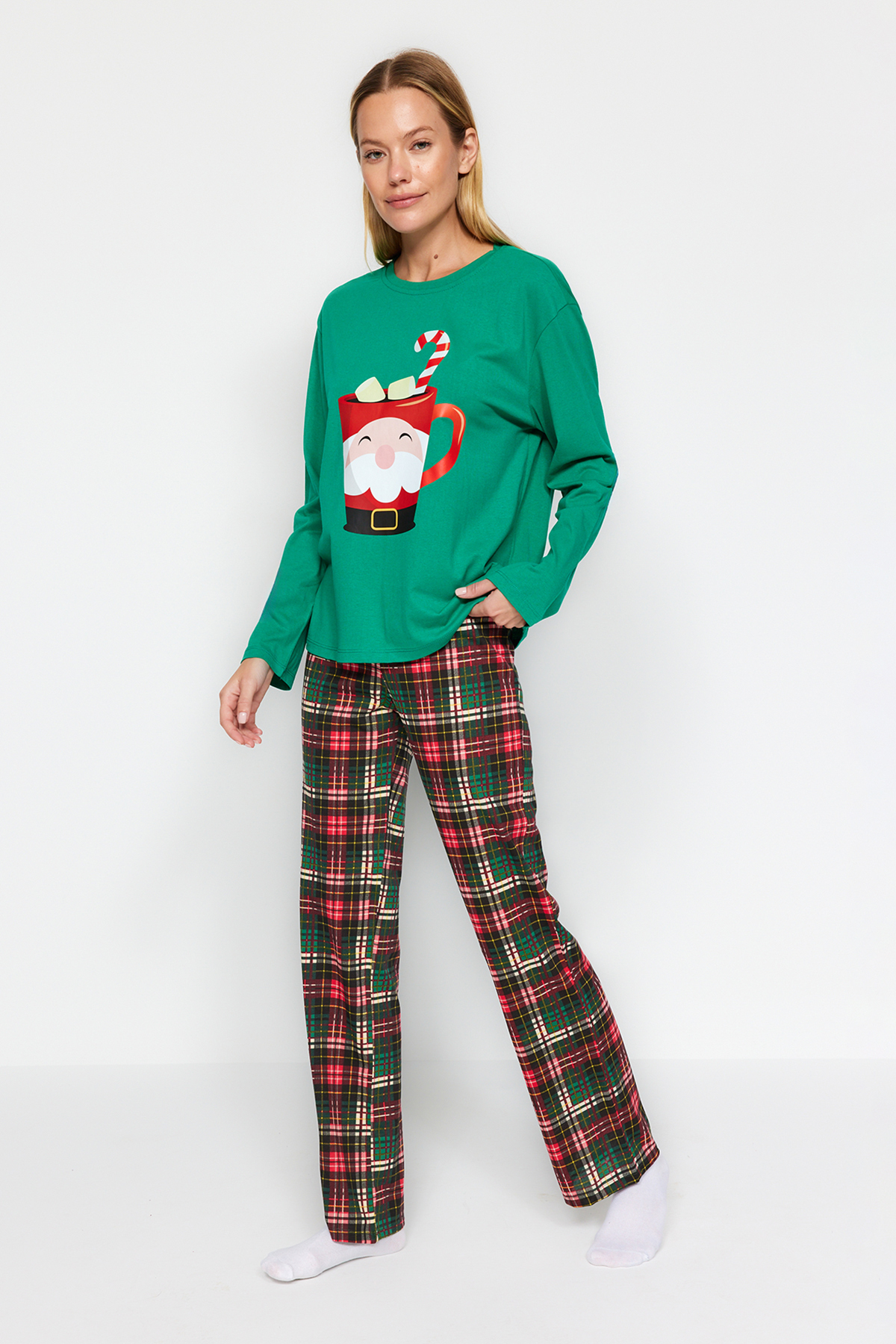 Levně Trendyol Green 100% Cotton Christmas Theme Tshirt-Pants and Knitted Pajamas Set