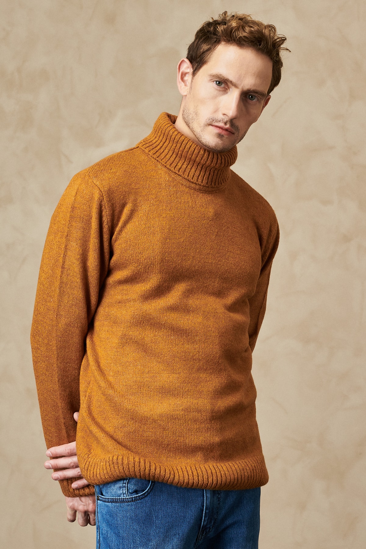 Levně ALTINYILDIZ CLASSICS Men's Mustard Standard Fit Regular Fit Full Turtleneck Raised Soft Textured Knitwear Sweater
