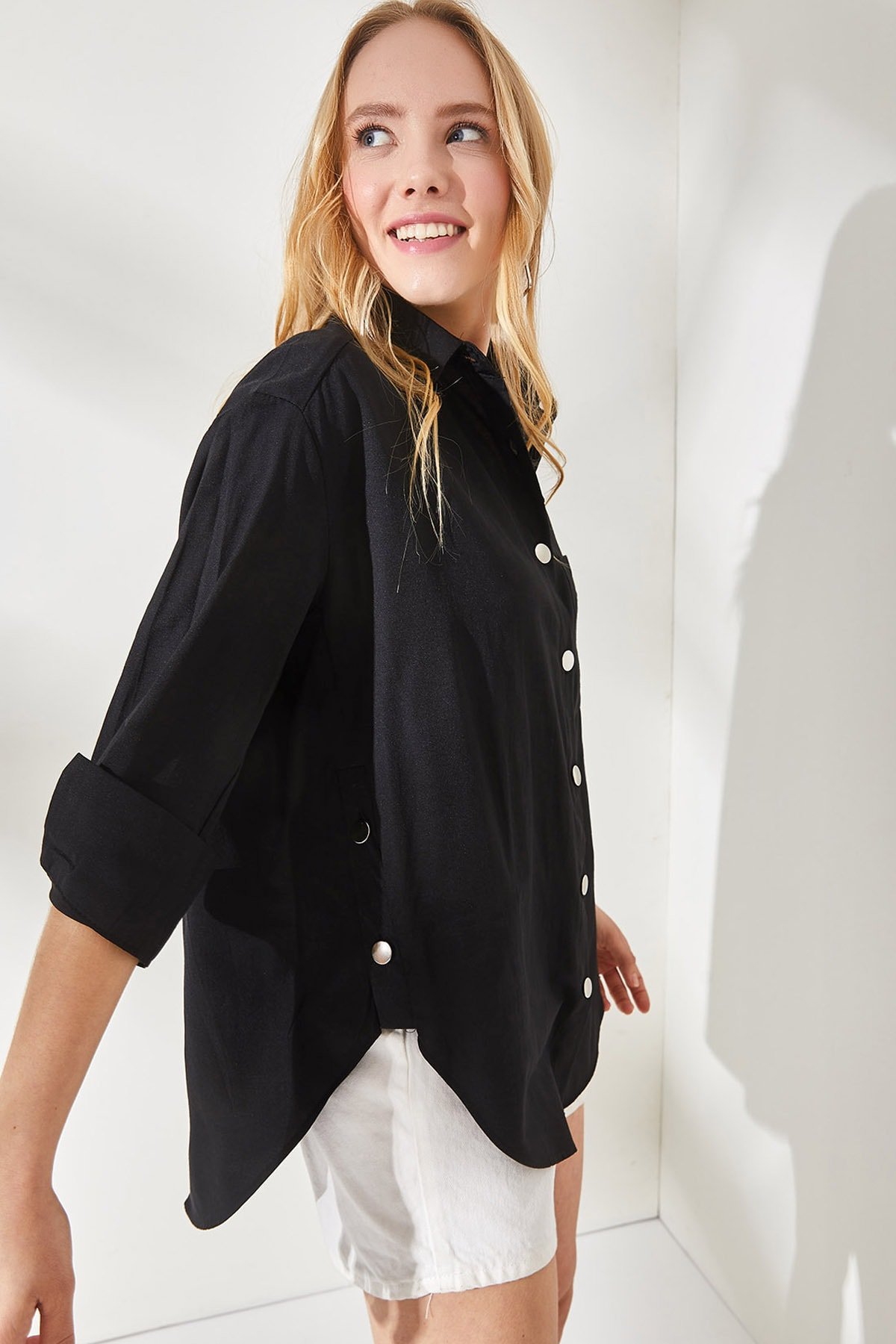 Levně Olalook Women's Black Button Detailed Oversize Woven Shirt
