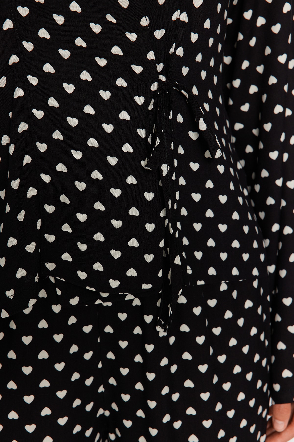 Trendyol Black Heart Tie Detail Viscose Woven Pajama Set