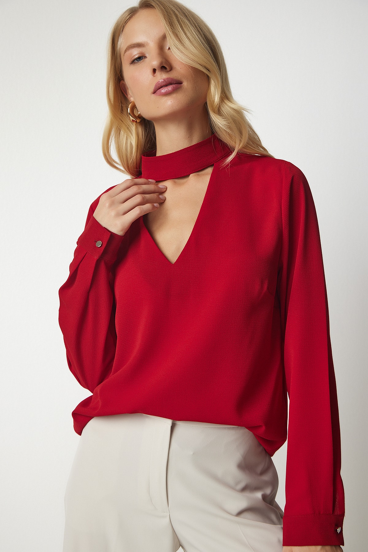 Levně Happiness İstanbul Women's Red Window Detailed Decollete Crepe Blouse