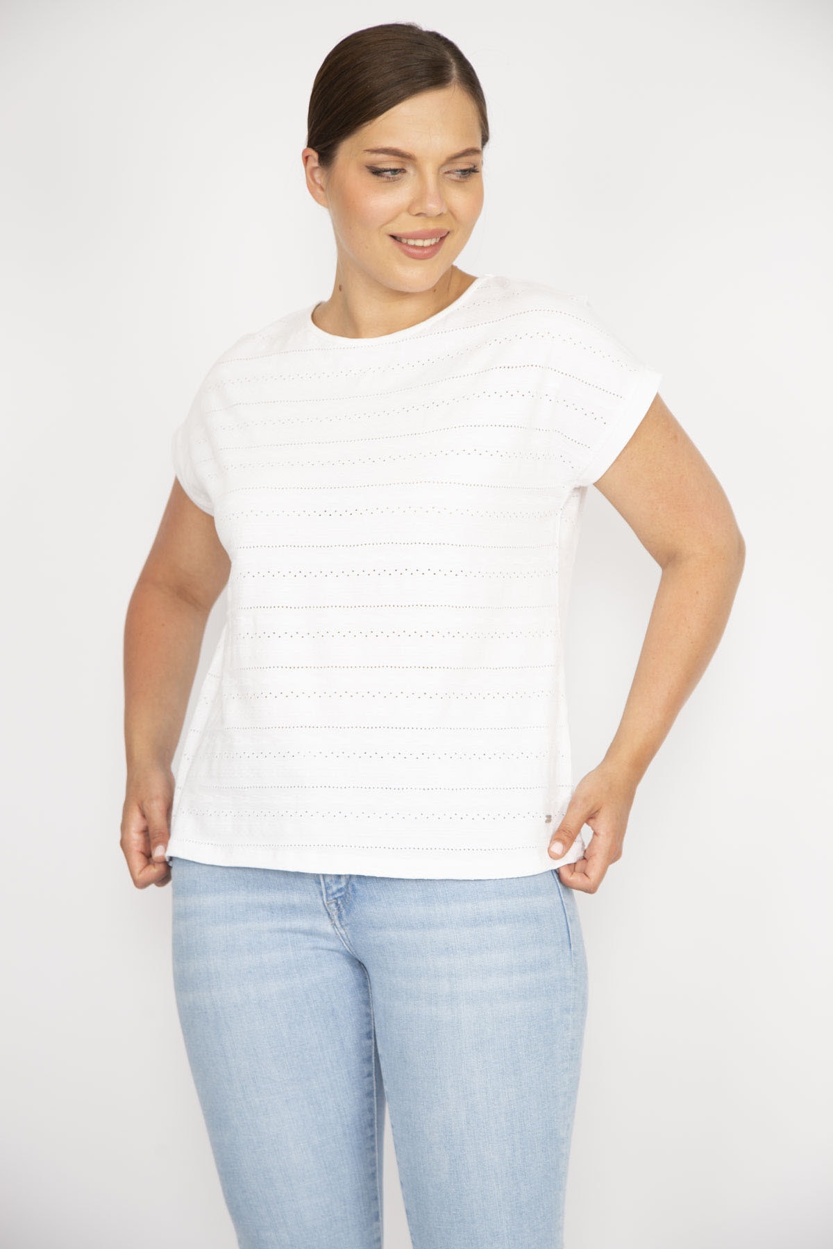 Levně Şans Women's Plus Size Bone Cotton Fabric Self Patterned Low Sleeve Blouse