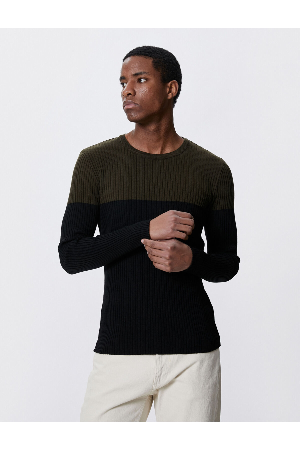 Levně Koton Basic Knitwear Sweater Crew Neck Color Block Slim Fit.