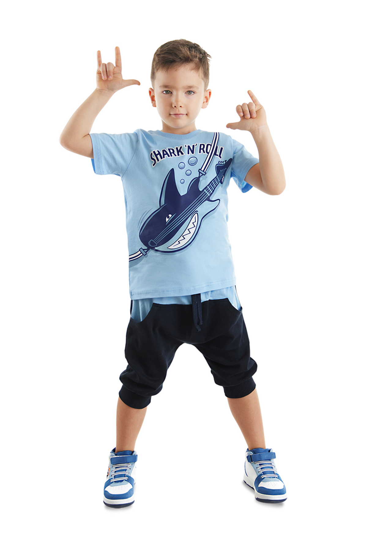 Levně Denokids Shark'n Roll Boys T-shirt Capri Shorts Set