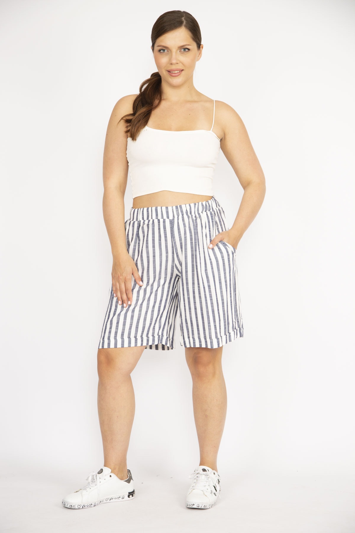 Levně Şans Women's Indigo Plus Size Striped Linen Woven Fabric Elastic Waist Pocket Shorts