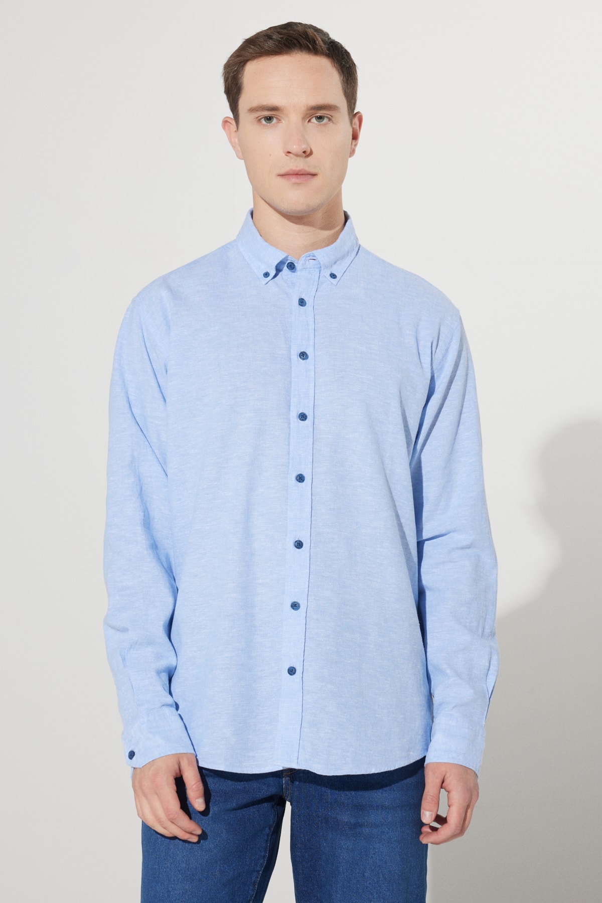 Levně ALTINYILDIZ CLASSICS Men's Blue Comfort Fit Comfy Cut Buttoned Collar Linen Shirt.
