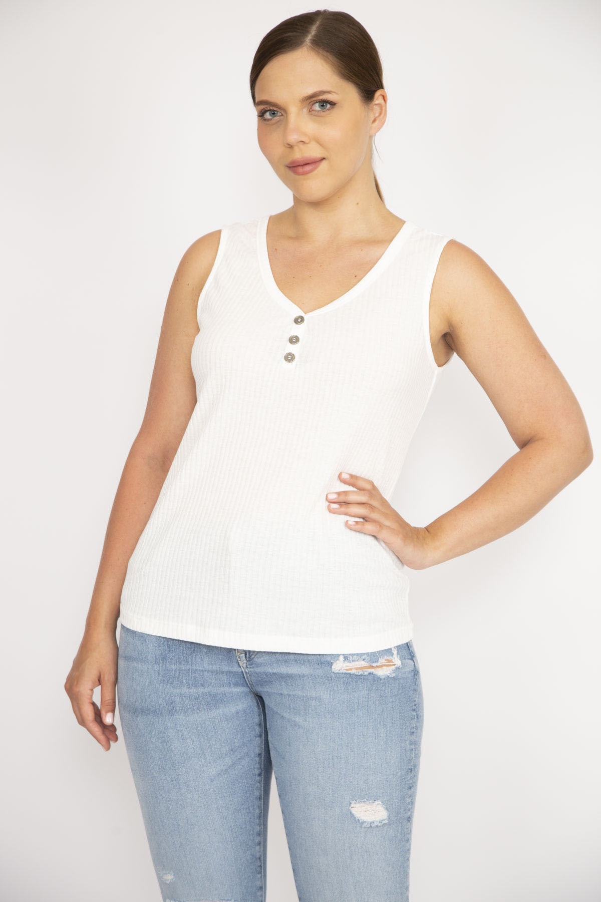 Levně Şans Women's Bone Plus Size V-Neck Front Decorative Buttoned Camisole Fabric Sleeveless Blouse