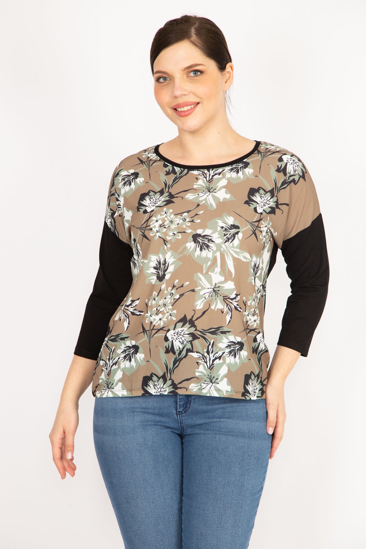 Levně Şans Women's Khaki Plus Size Front Patterned Long Sleeve Blouse