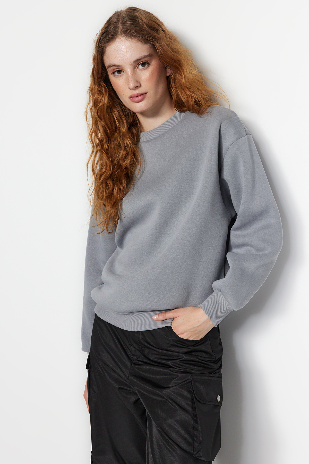Levně Trendyol Gray Thick Fleece Regular/Normal Fit Crew Neck Basic Knitted Sweatshirt