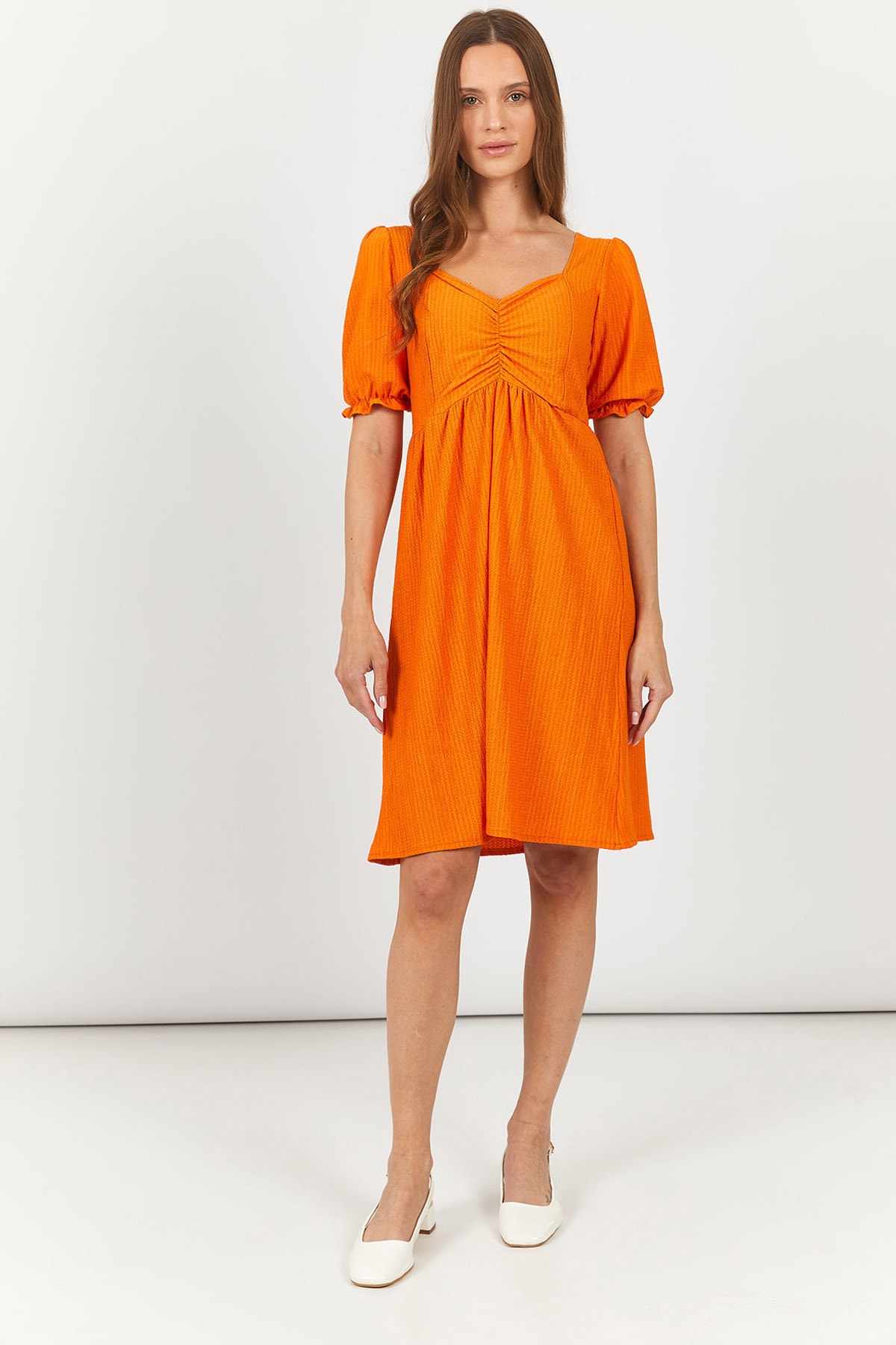 Levně armonika Women's Orange Midi Length Dress with Pleated Front and Elasticated Sleeves