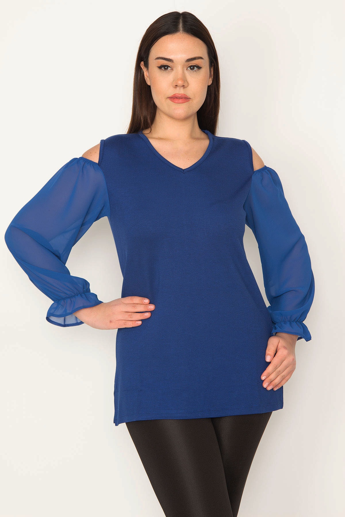 Levně Şans Women's Plus Size Saxe Blue Decollete Sleeve Chiffon Detail Blouse