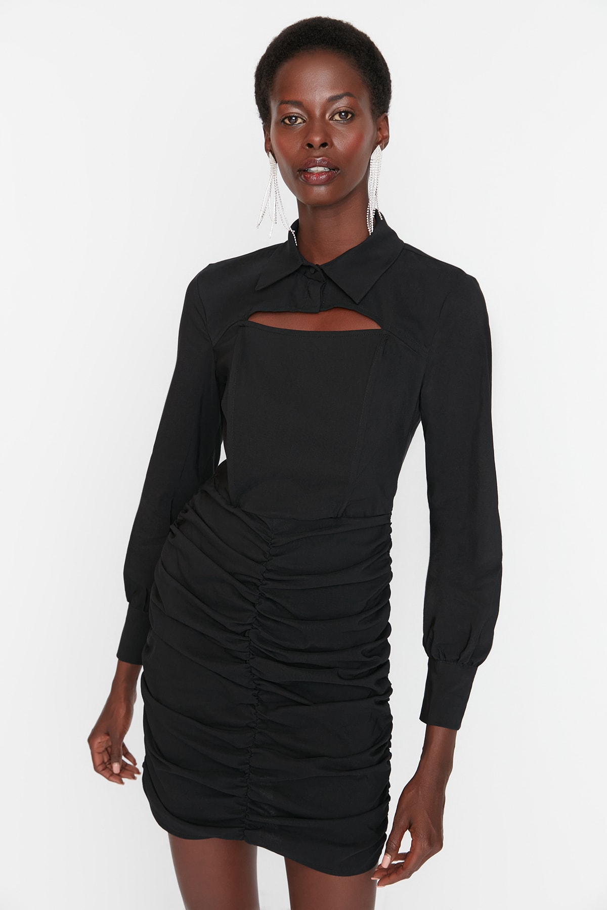 Levně Trendyol černý límec detailní nařasené večerní šaty.
