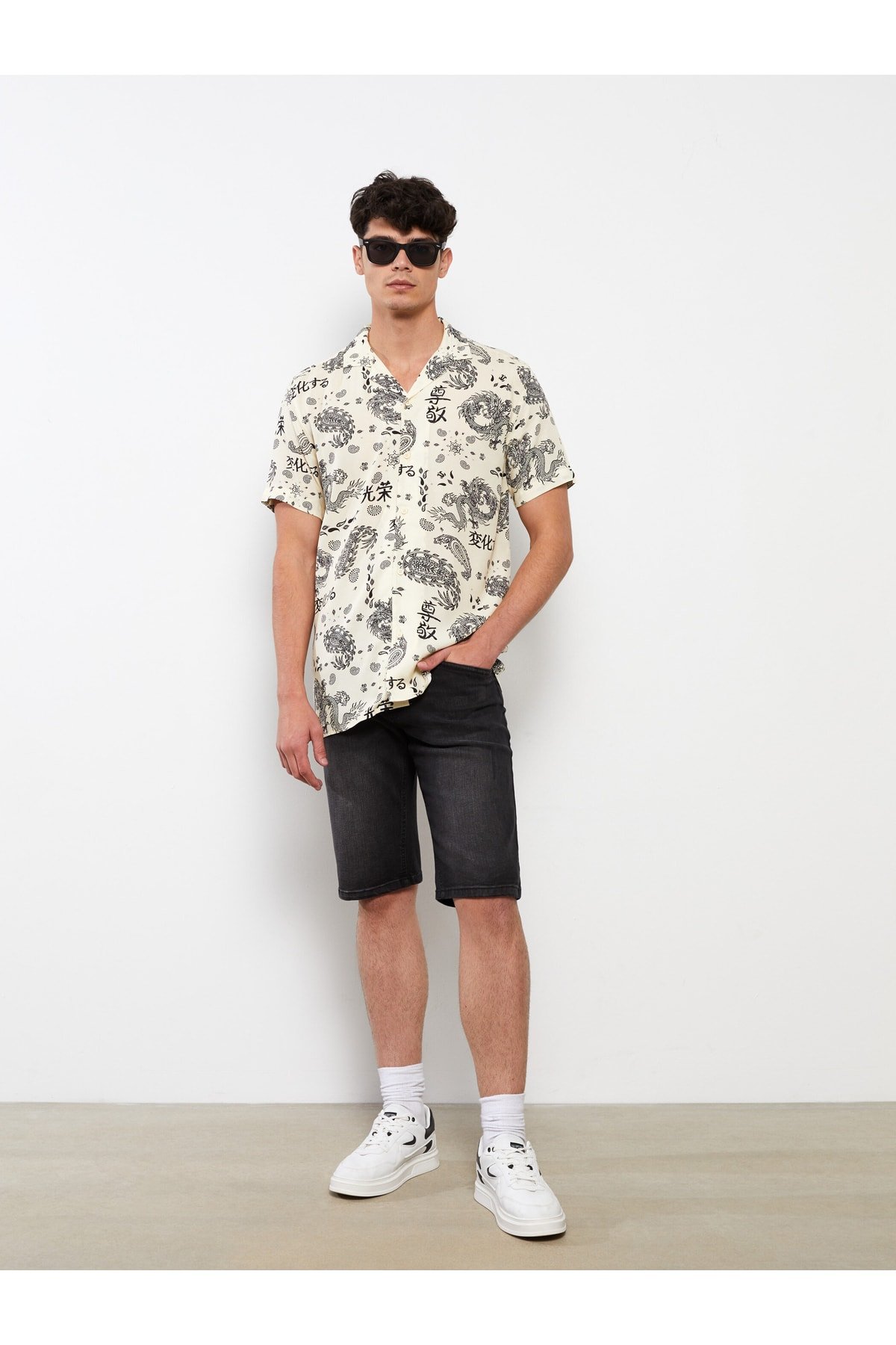 LC Waikiki Men's Regular Fit Resort Collar Short Sleeve Patterned Viscose Shirt