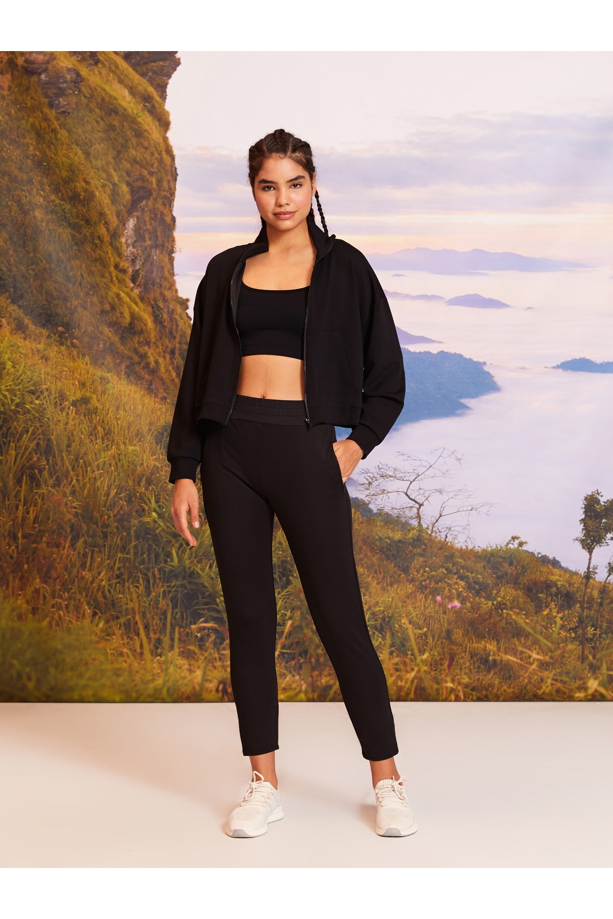 LC Waikiki Women's Elastic Waist, Straight Pocket Detail Women's Sweatpants.