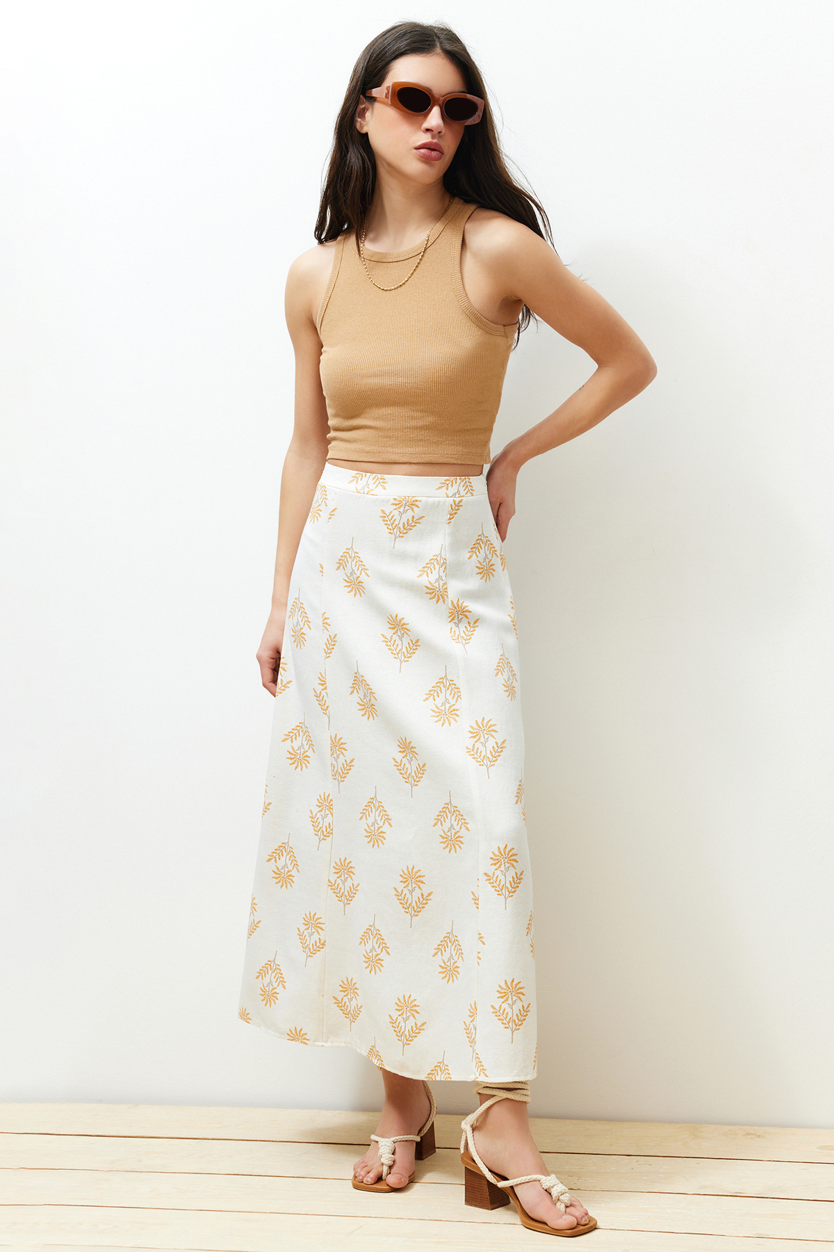 Levně Trendyol Ecru Floral Patterned A-Line Midi Length Woven Linen Blended Skirt