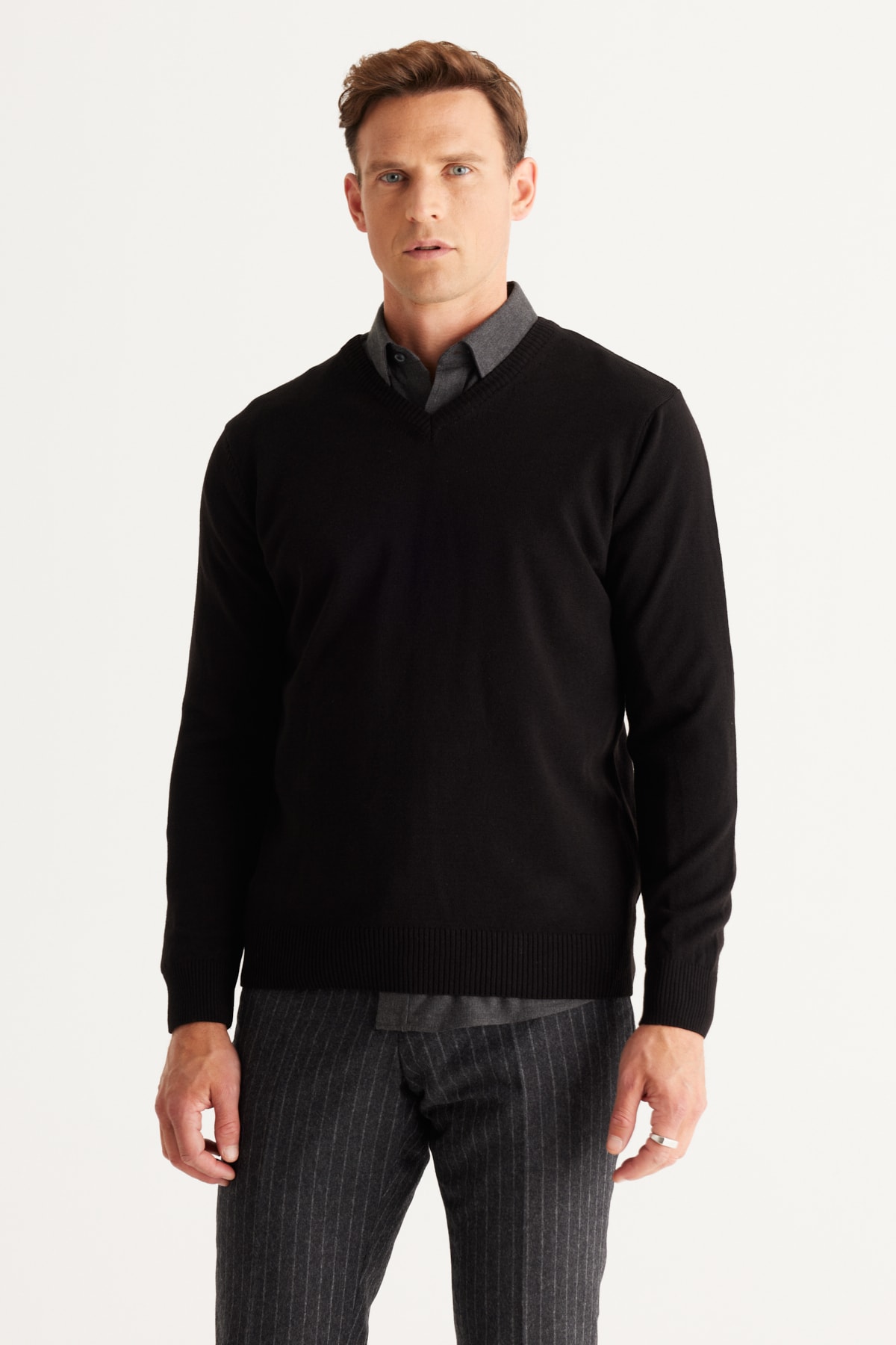 Levně ALTINYILDIZ CLASSICS Men's Black Standard Fit Normal Cut V-Neck Knitwear Sweater.