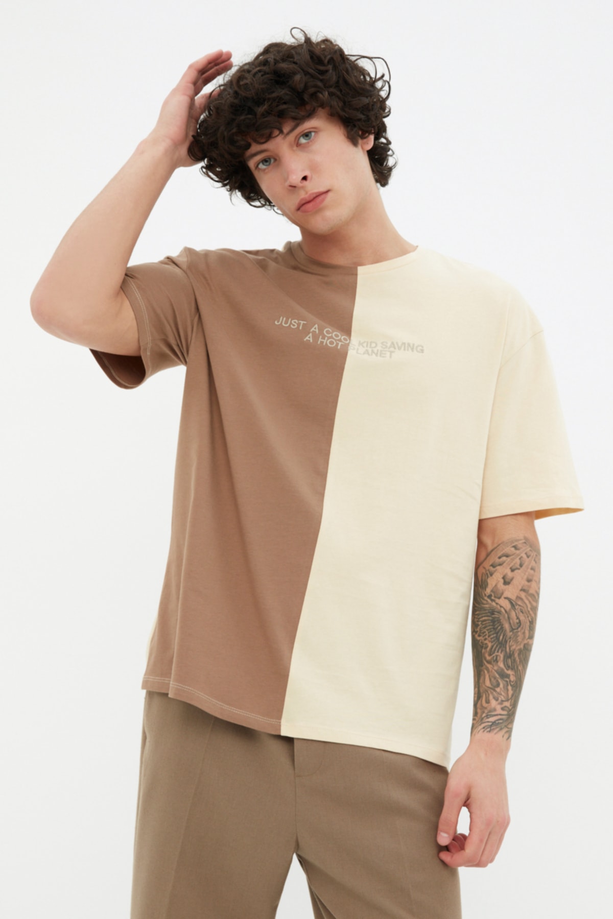 Levně Trendyol hnědé oversize barevné bloky 100% bavlna vyšívané tričko
