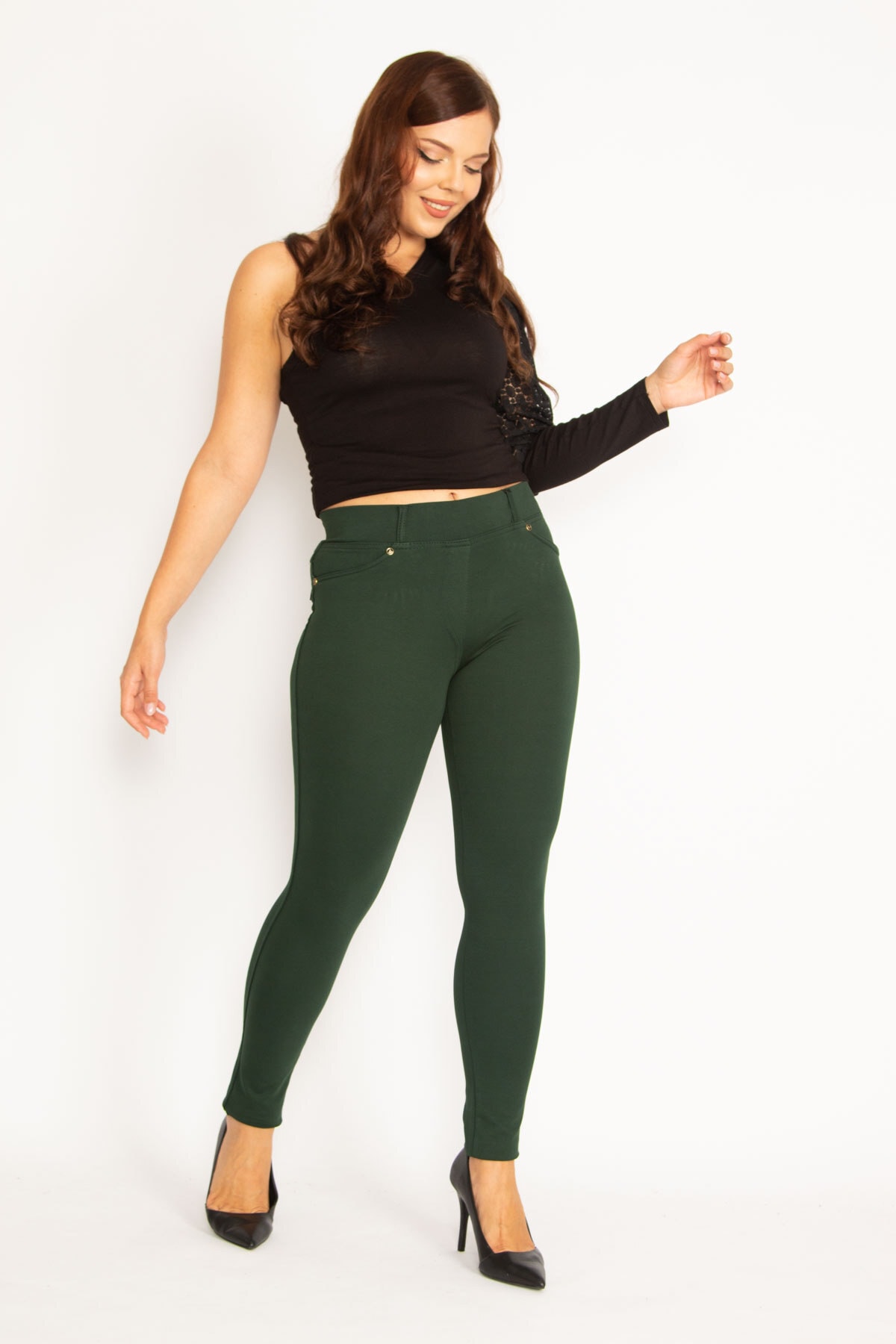 Levně Şans Women's Plus Size Green Leggings With Ornamental Front Pockets And Back Pockets