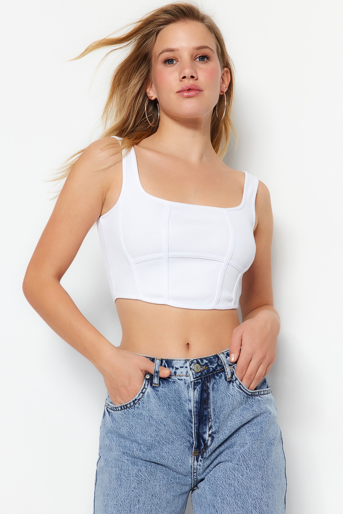 Levně Trendyol White Corset Detail Fitted/Simple Crop Square Collar Ribbed Flexible Knitted Bustier