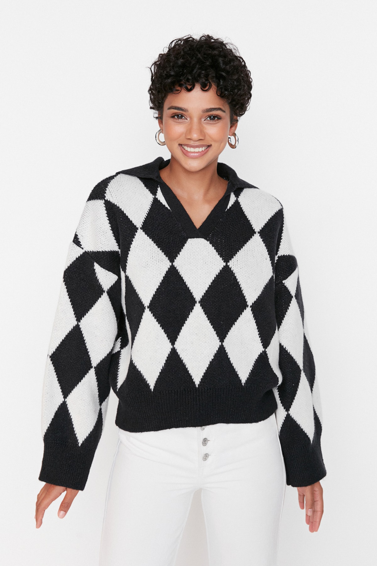 Levně Trendyol Black Wide Fit Měkký texturovaný vzorovaný pletený svetr