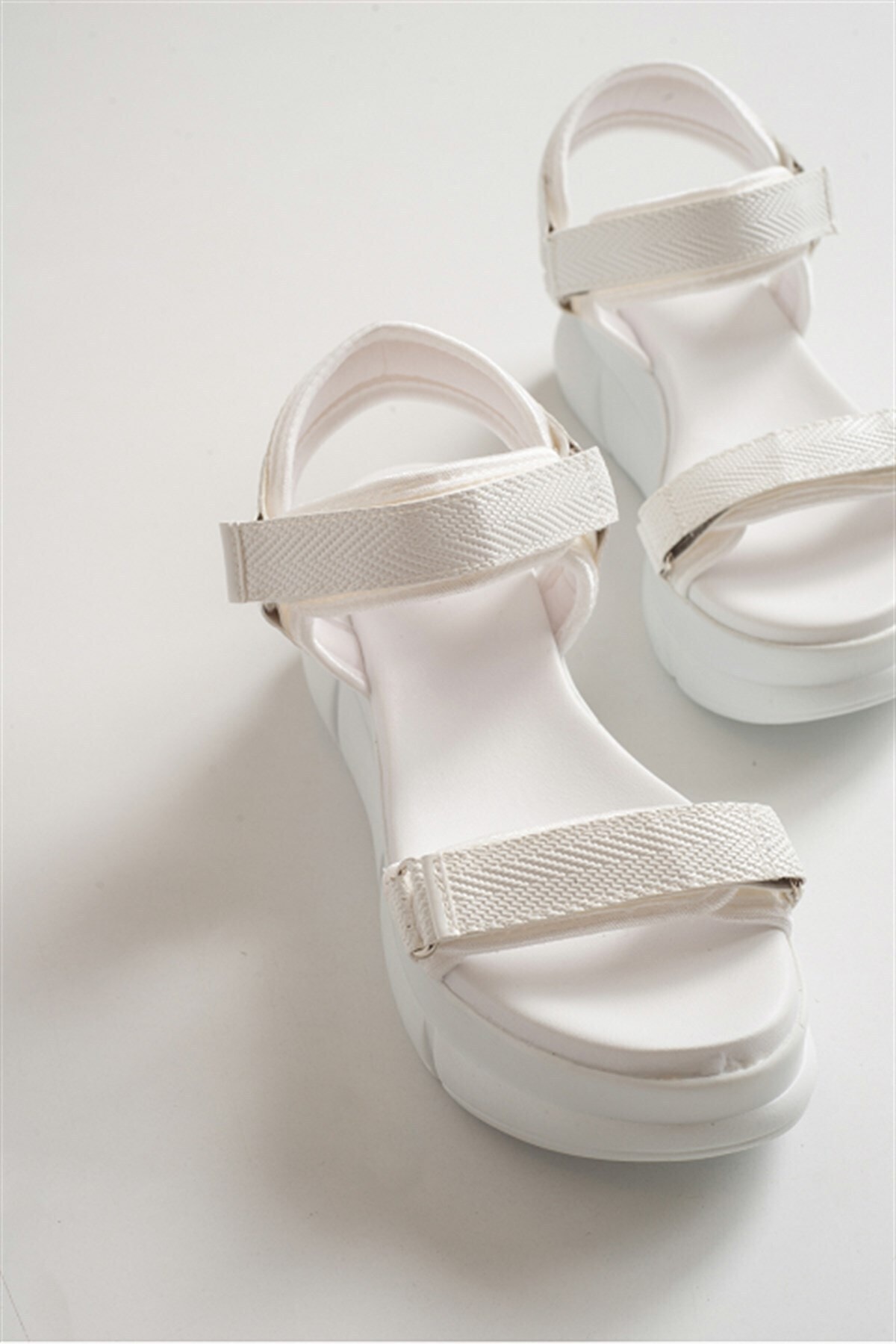 Levně LuviShoes Women's White Sandals 4760
