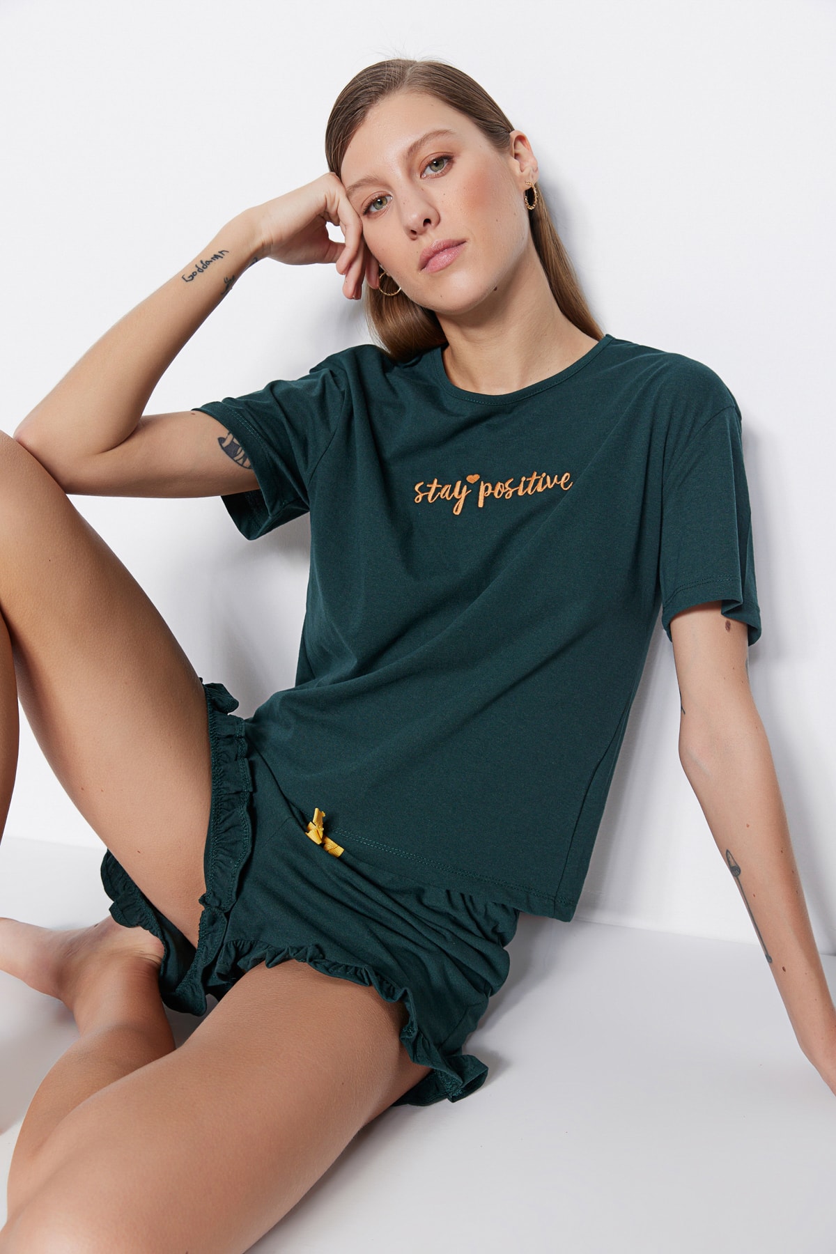 Levně Trendyol Dark Green 100% Cotton Embroidered Ruffle Detailed T-shirt-Shorts Knitted Pajama Set