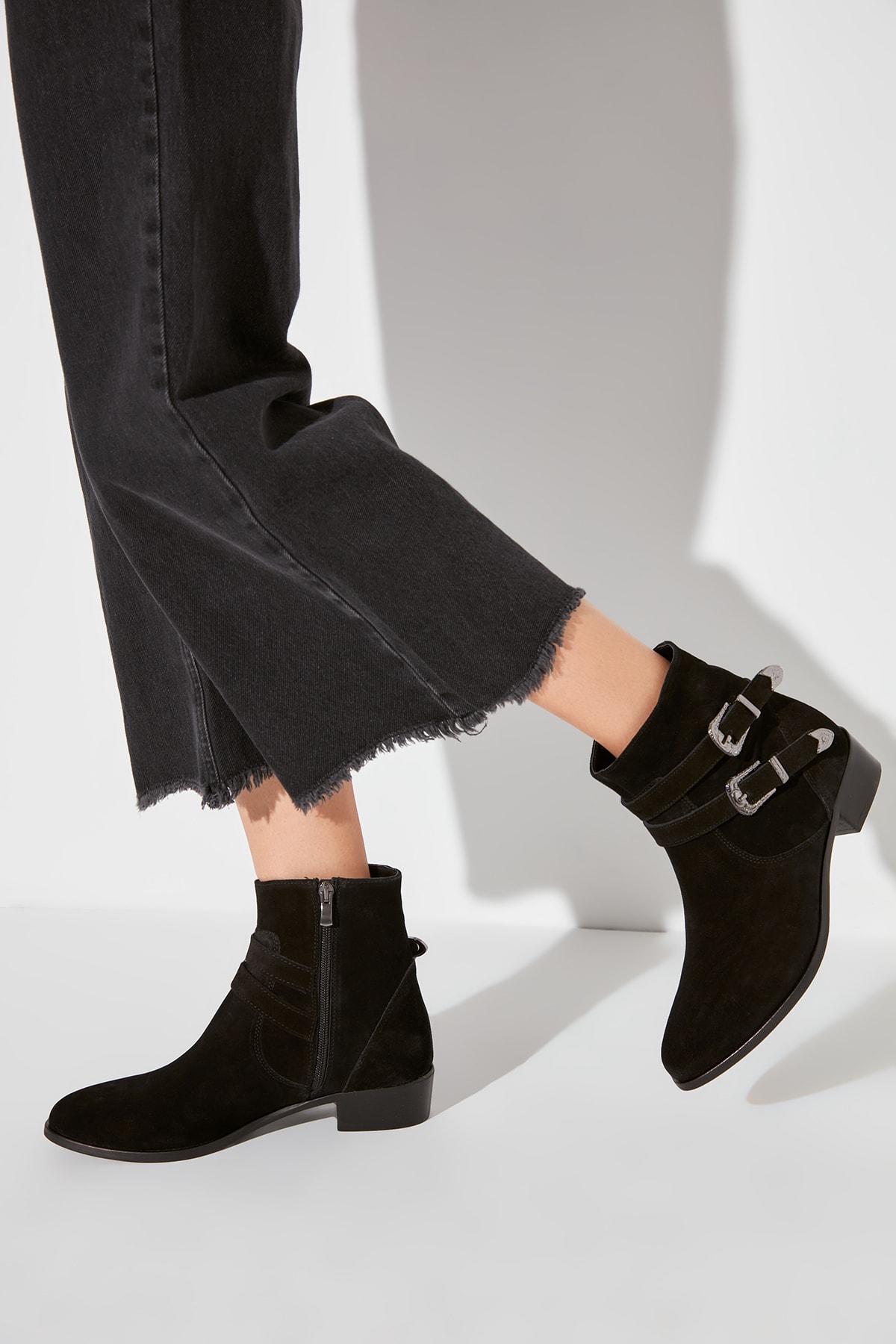 Levně Trendyol Genuine Leather Black Suede Women's Boots & Bootie