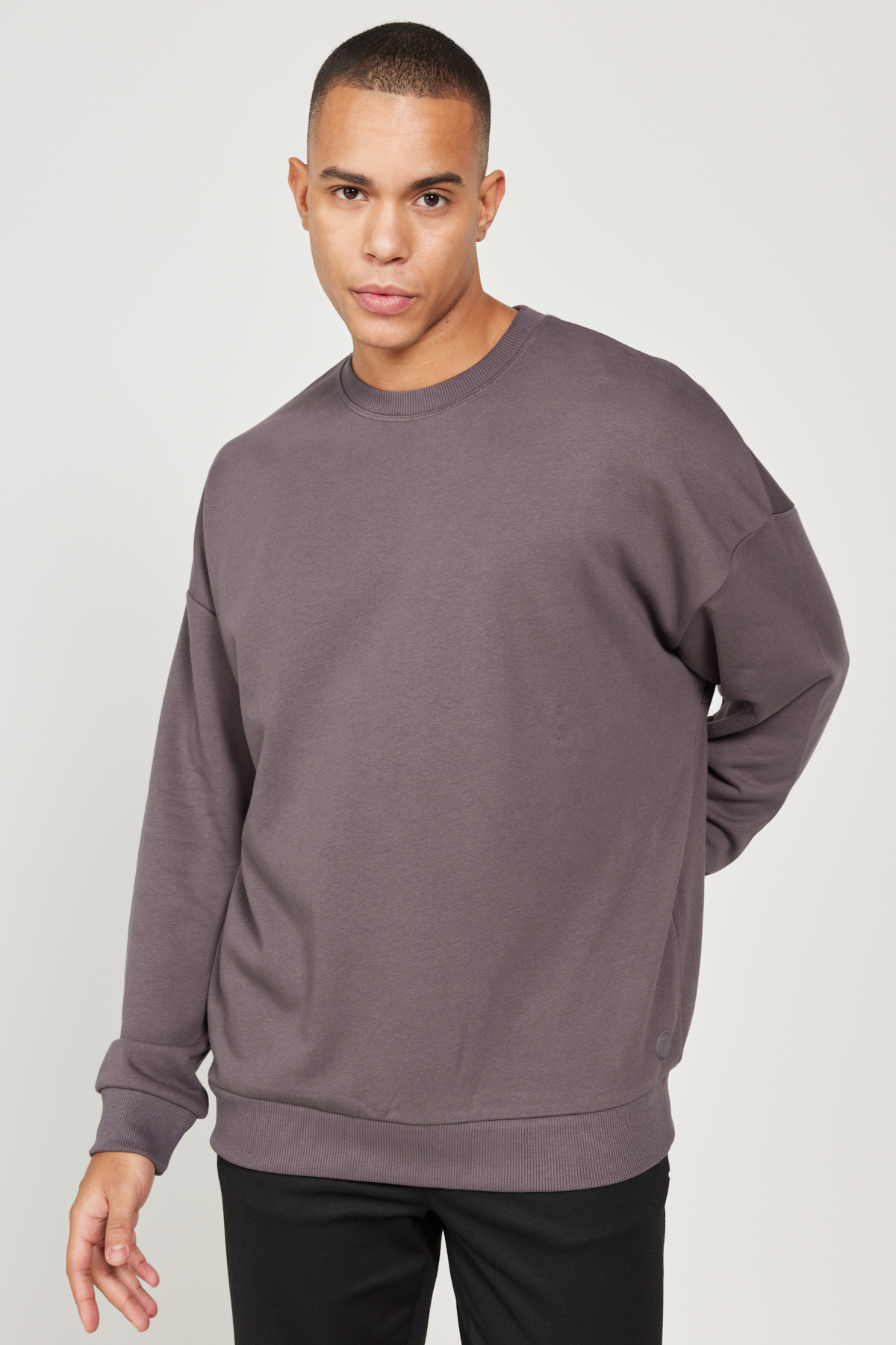 Levně AC&Co / Altınyıldız Classics Men's Dark Gray Oversize Loose Fit 3 Thread Crew Neck Cotton Sweatshirt