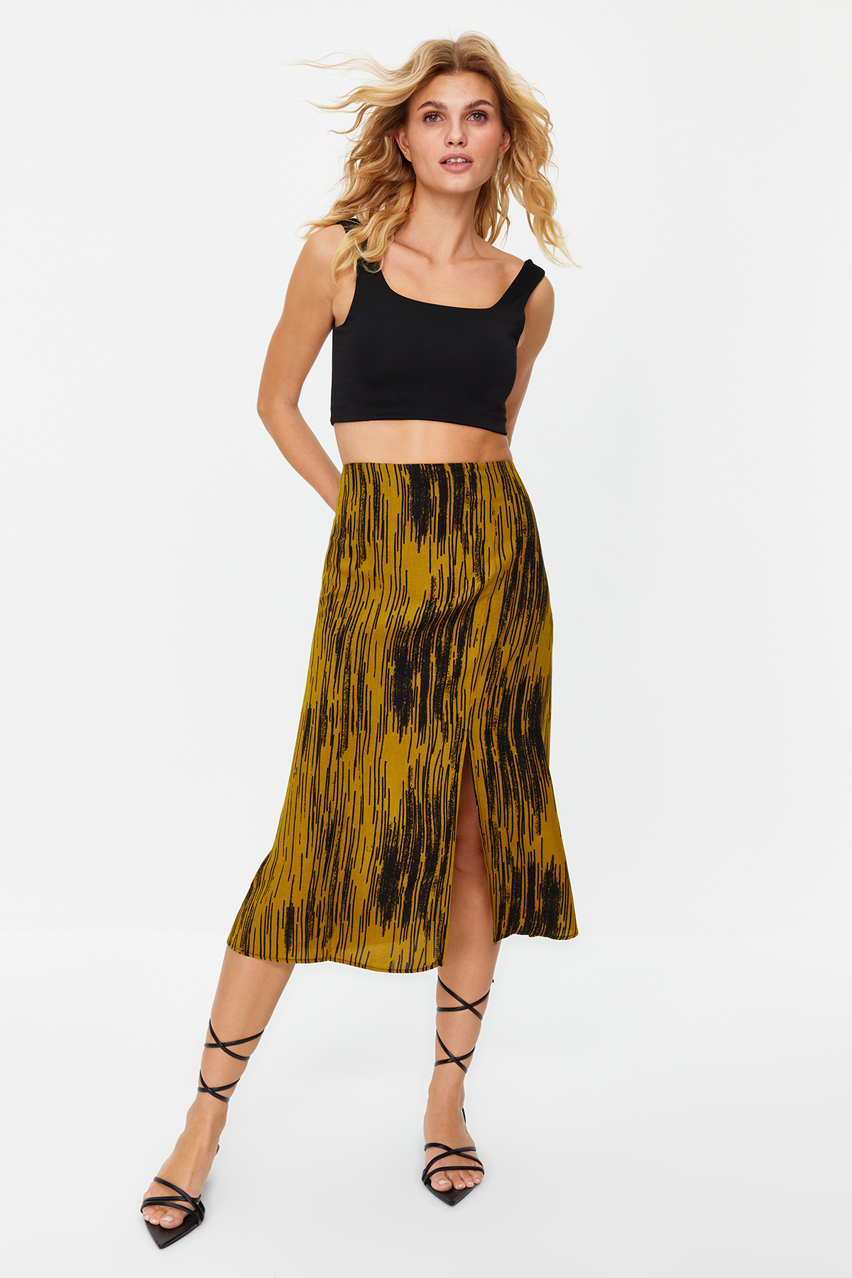 Levně Trendyol Mustard Slit Detail Viscose Fabric Patterned Midi Woven Skirt