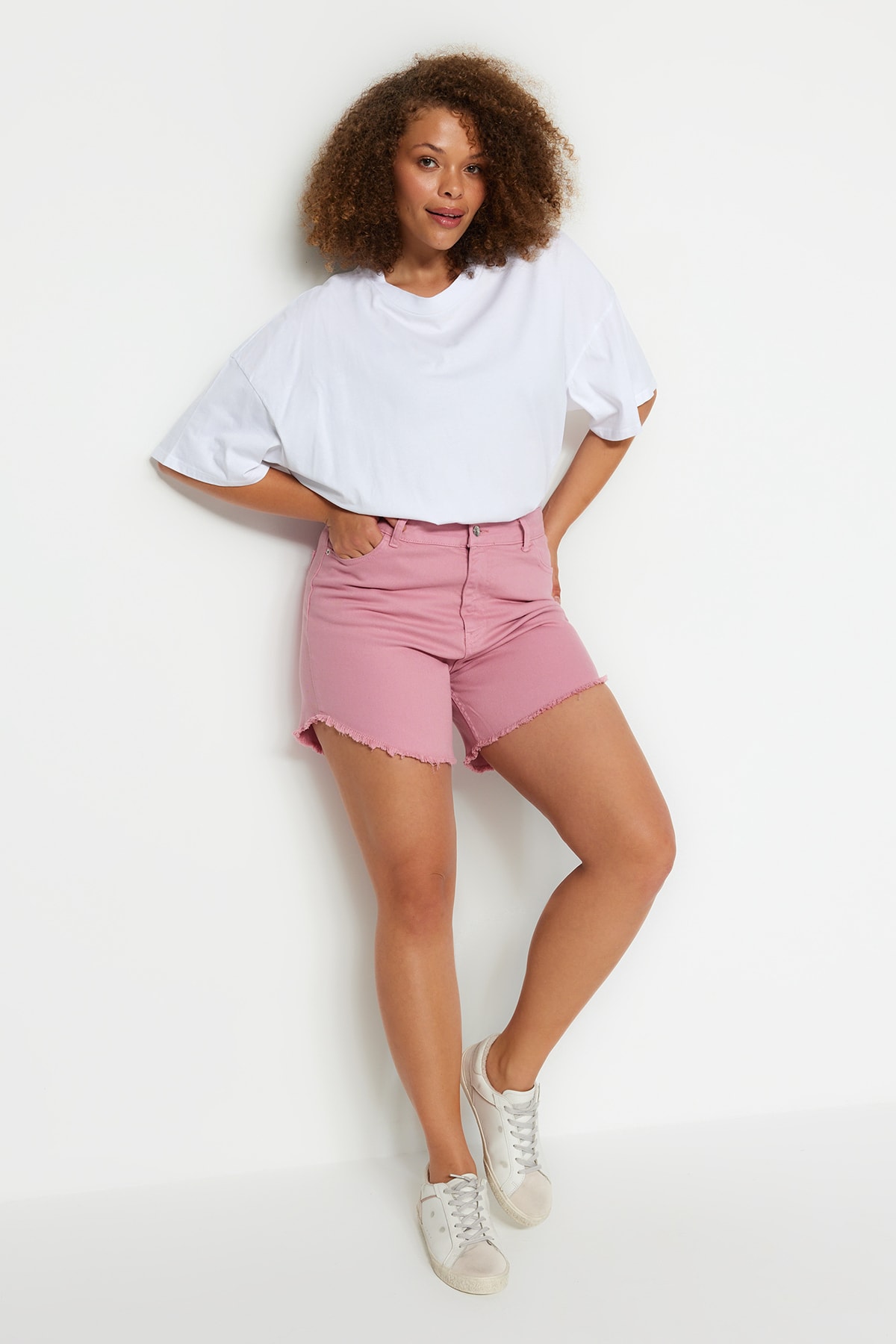 Trendyol Curve Pink Flexible Skinny Denim Shorts &; Bermuda With Tassels on the Legs