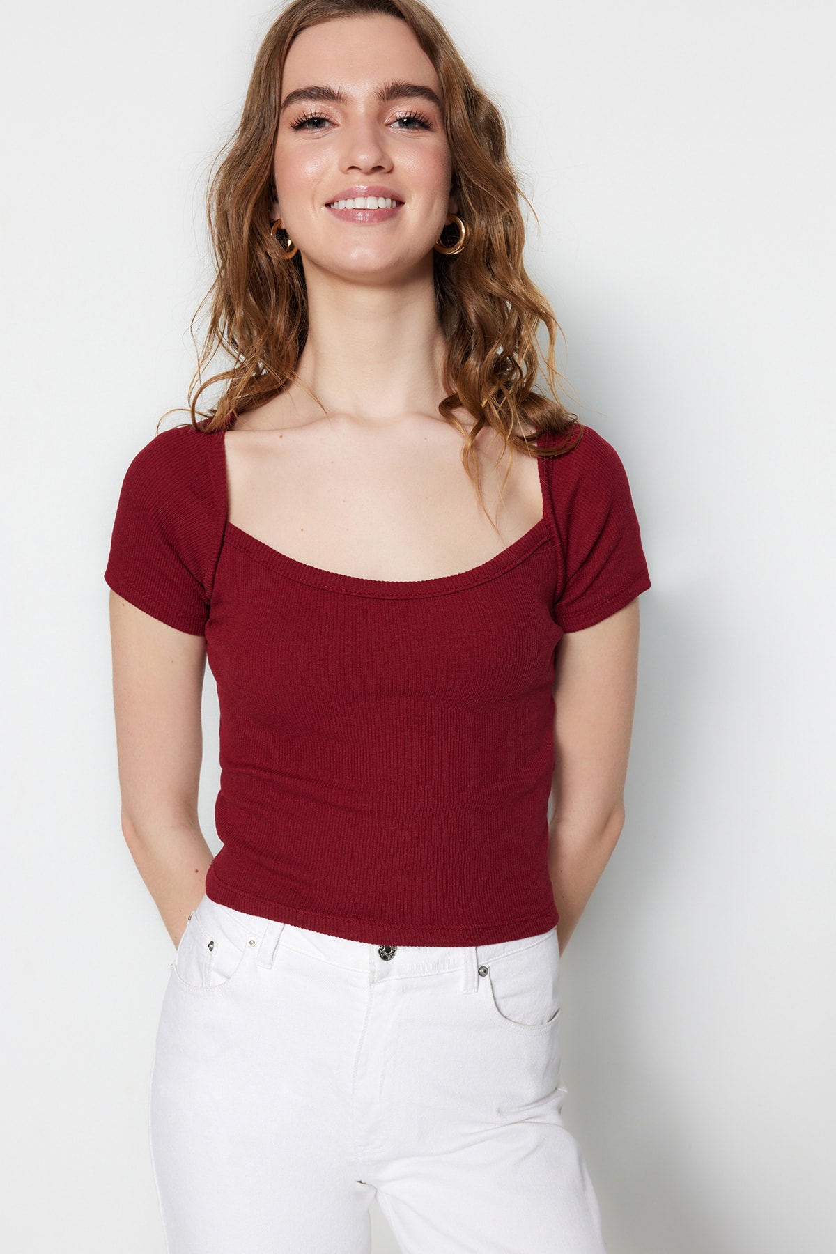 Levně Trendyol Claret Red Fitted Square Neck Crop Corduroy Stretch Knitted Blouse