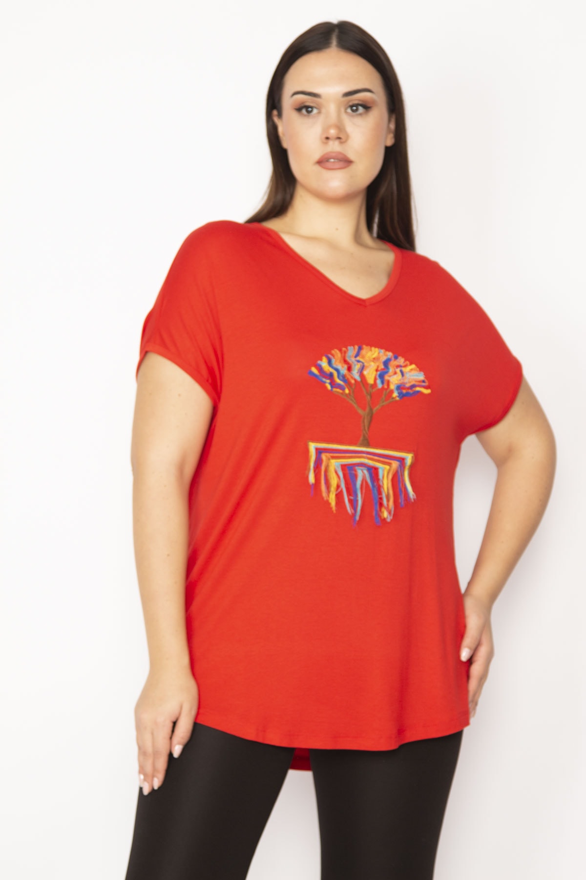 Levně Şans Women's Plus Size Red Embroidery Detailed Low-Sleeve Viscose Blouse